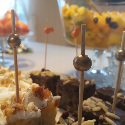 Patyczki bambusowe złote - do przekąsek - do koreczków - 12cm - 100 sztuk Kod producenta 27-45