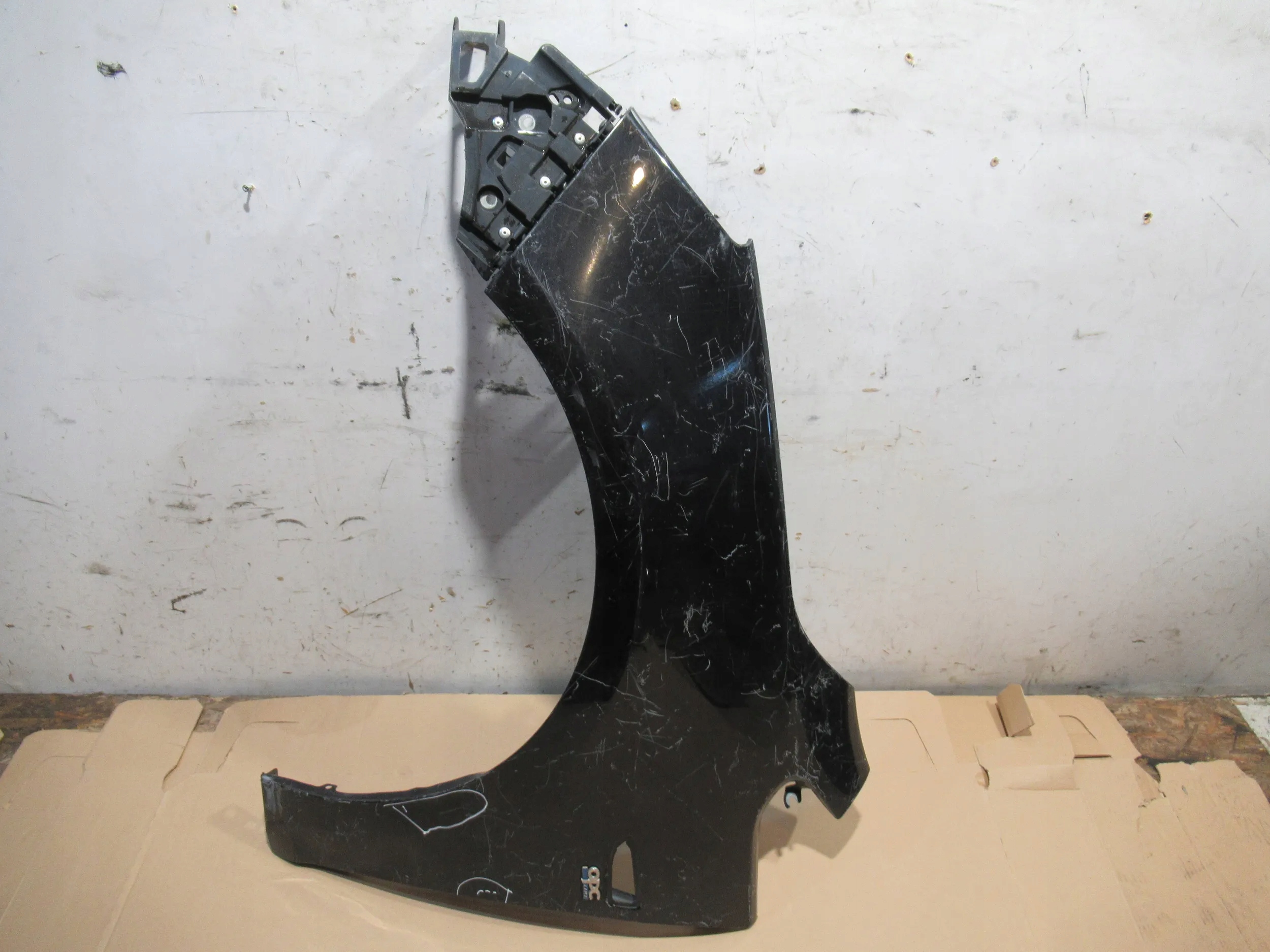 Błotnik przód lewy Opel Astra IV