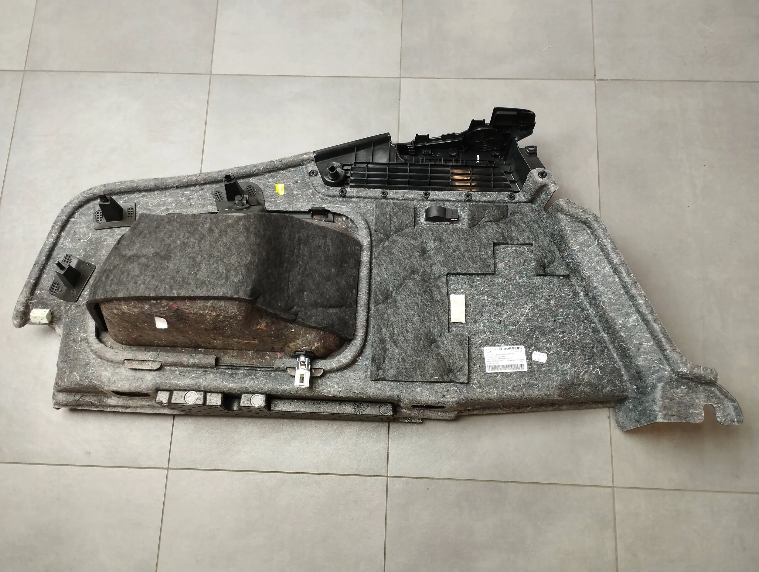 Audi A5 8T boot upholstery right 8T8863880M