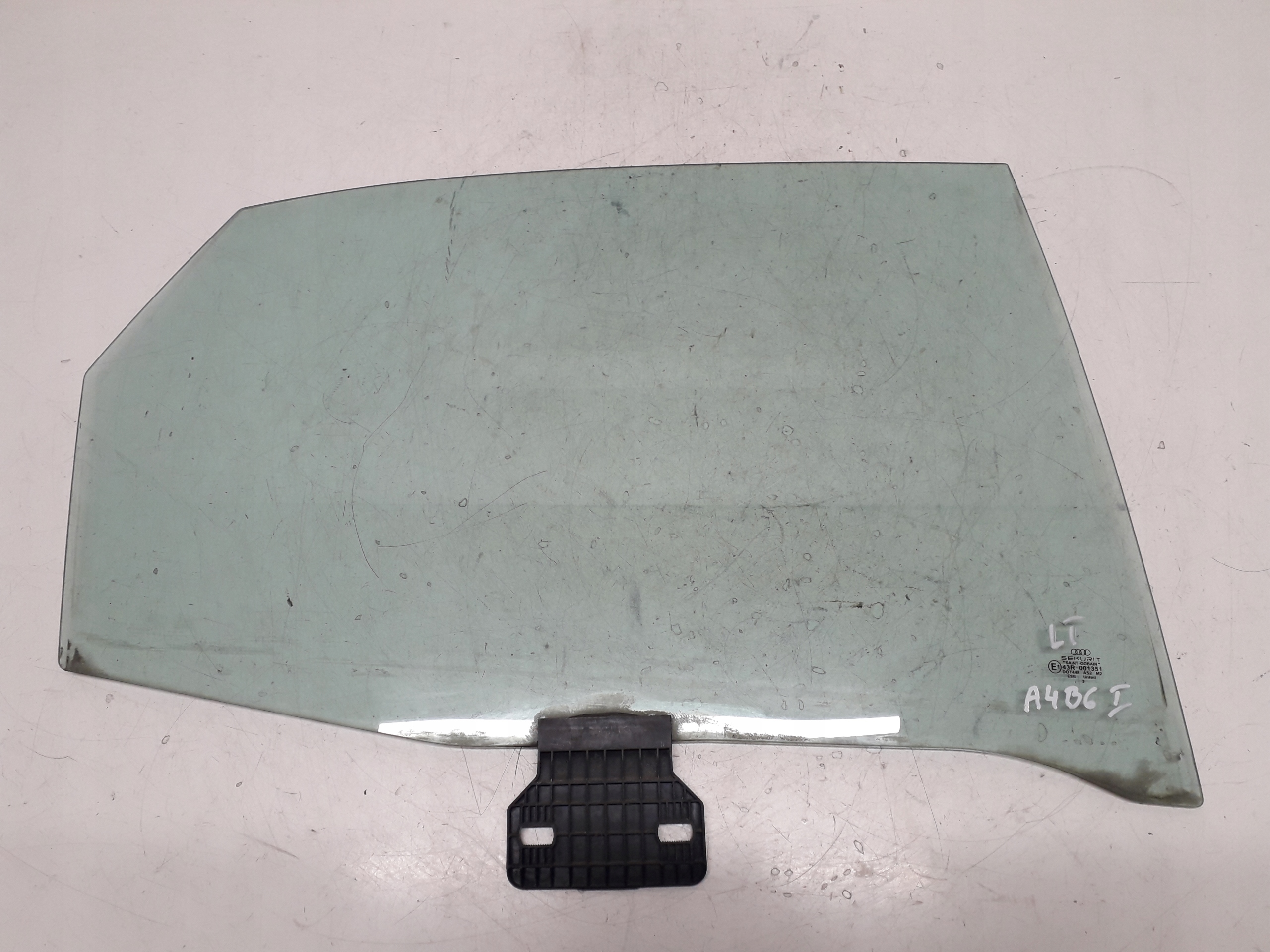 AUDI A4 B6 00-06 SEDAN SZYBA PRAWA TYŁ 43R-001351