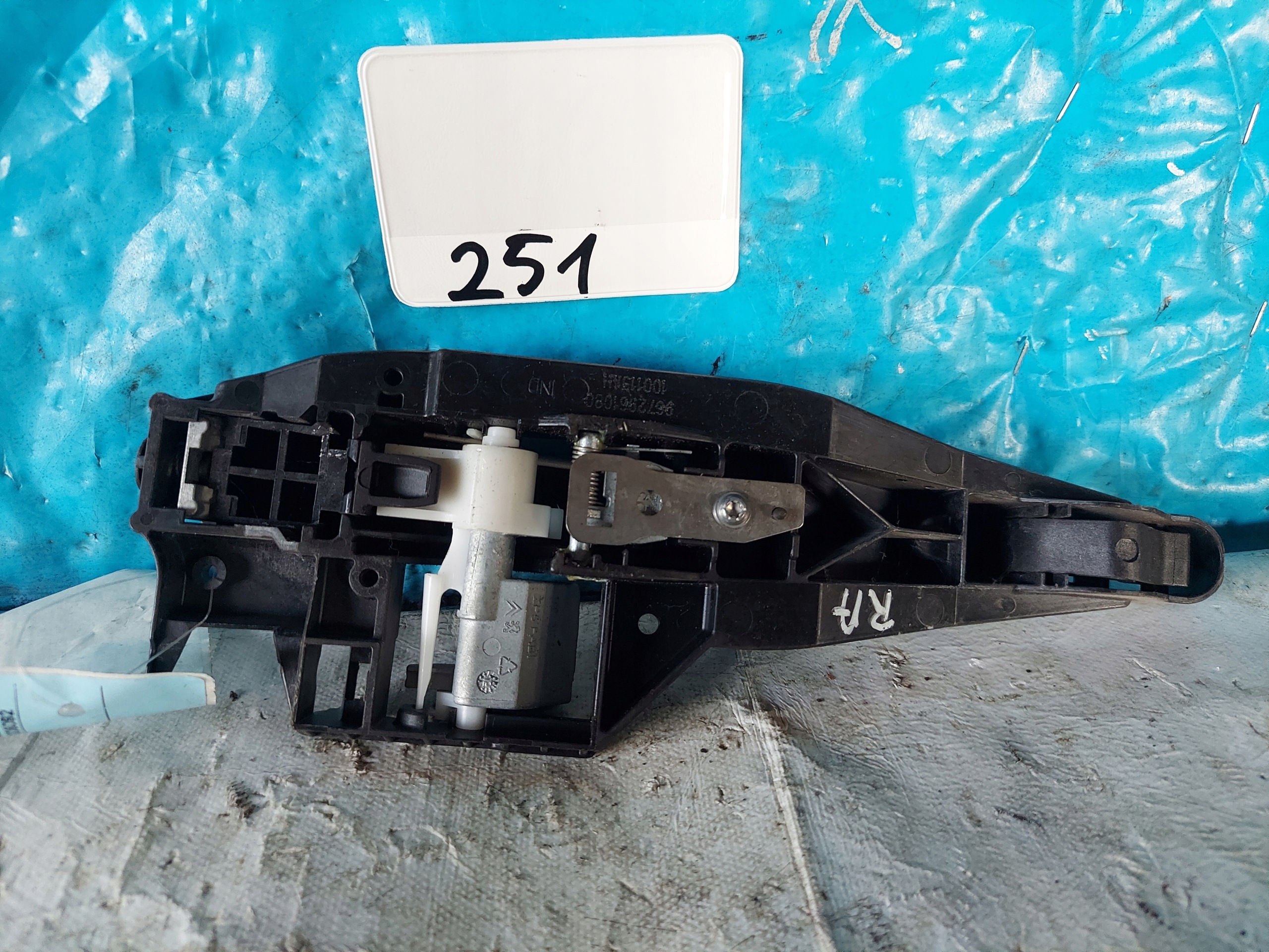 handle right rear part PEUGEOT 208 2013 R