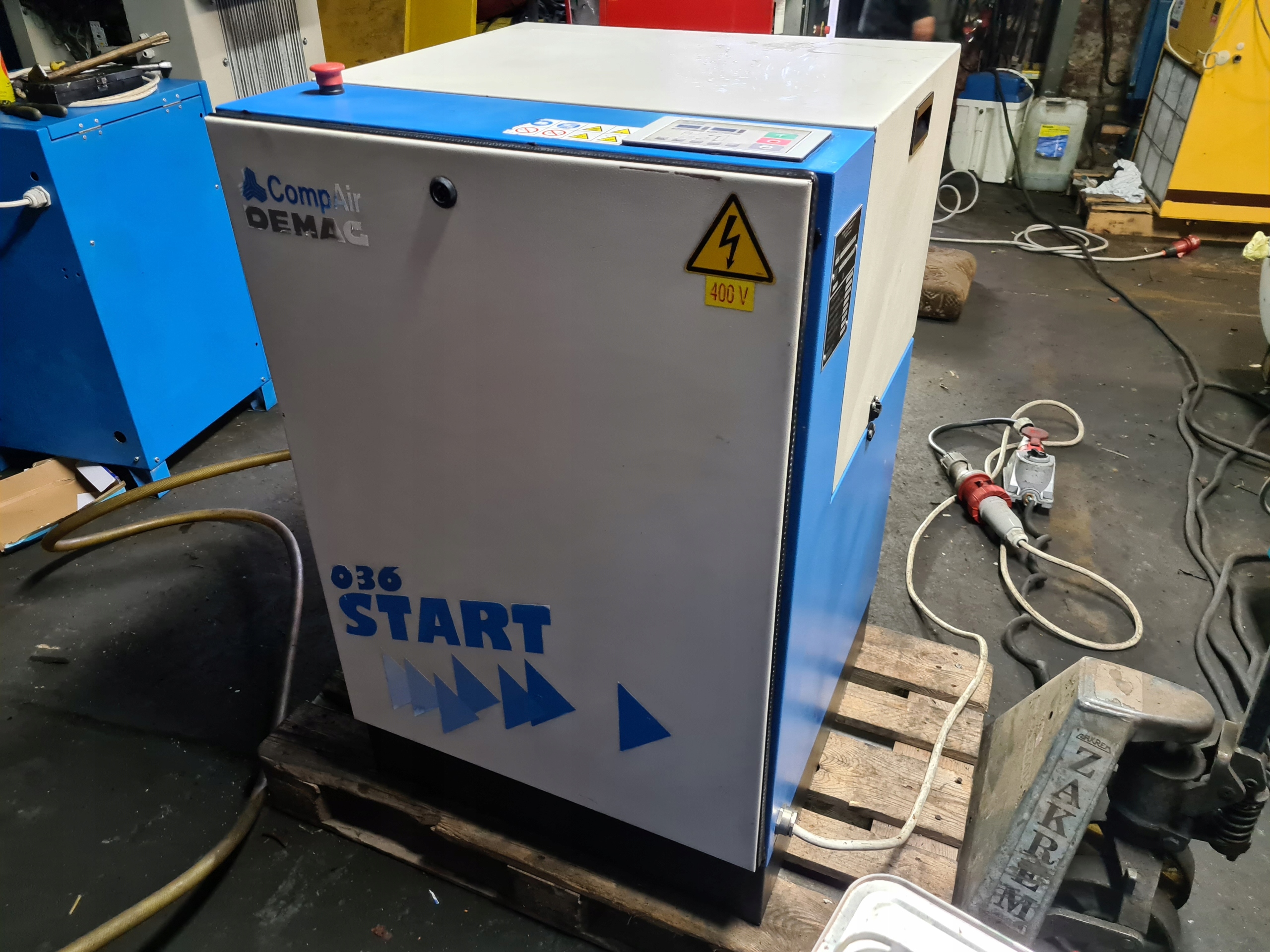 Kompresor śrubowy COMPAIR DEMAG Start 036, 22 kw Typ kompresor olejowy