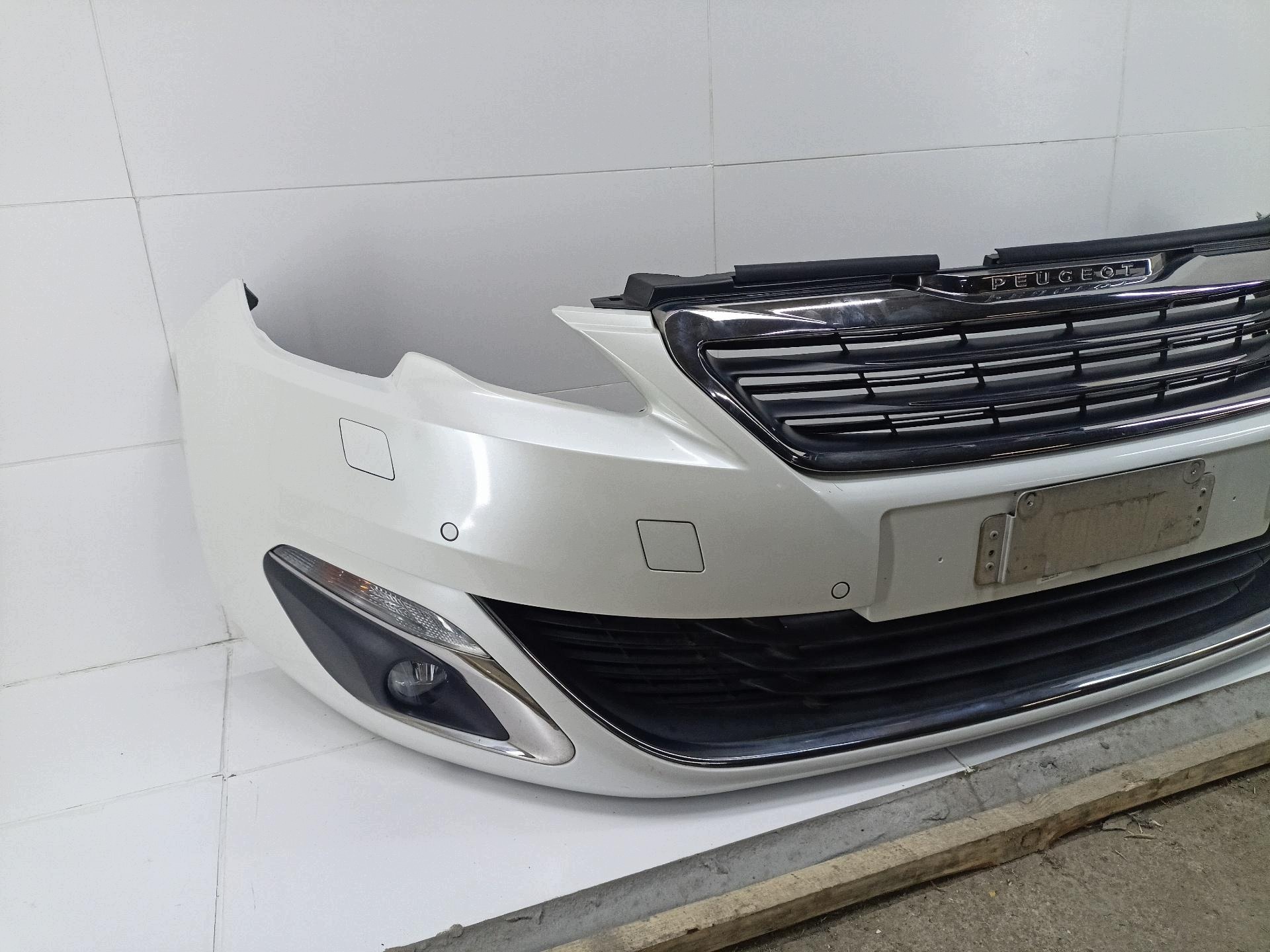 nárazník předek Peugeot 308 2 2015
