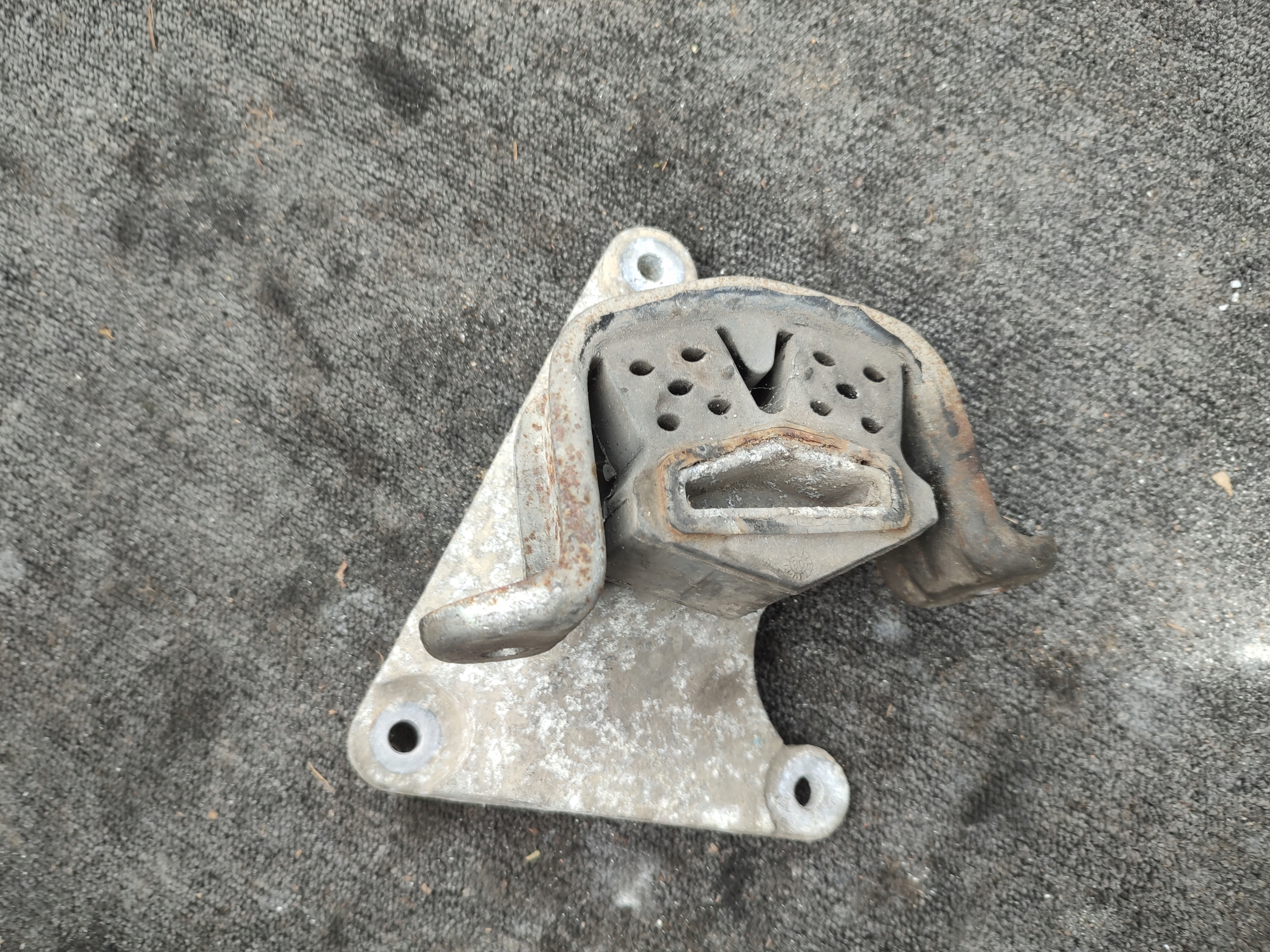 holder engine mount Volkswagen Transporter T5 V04988