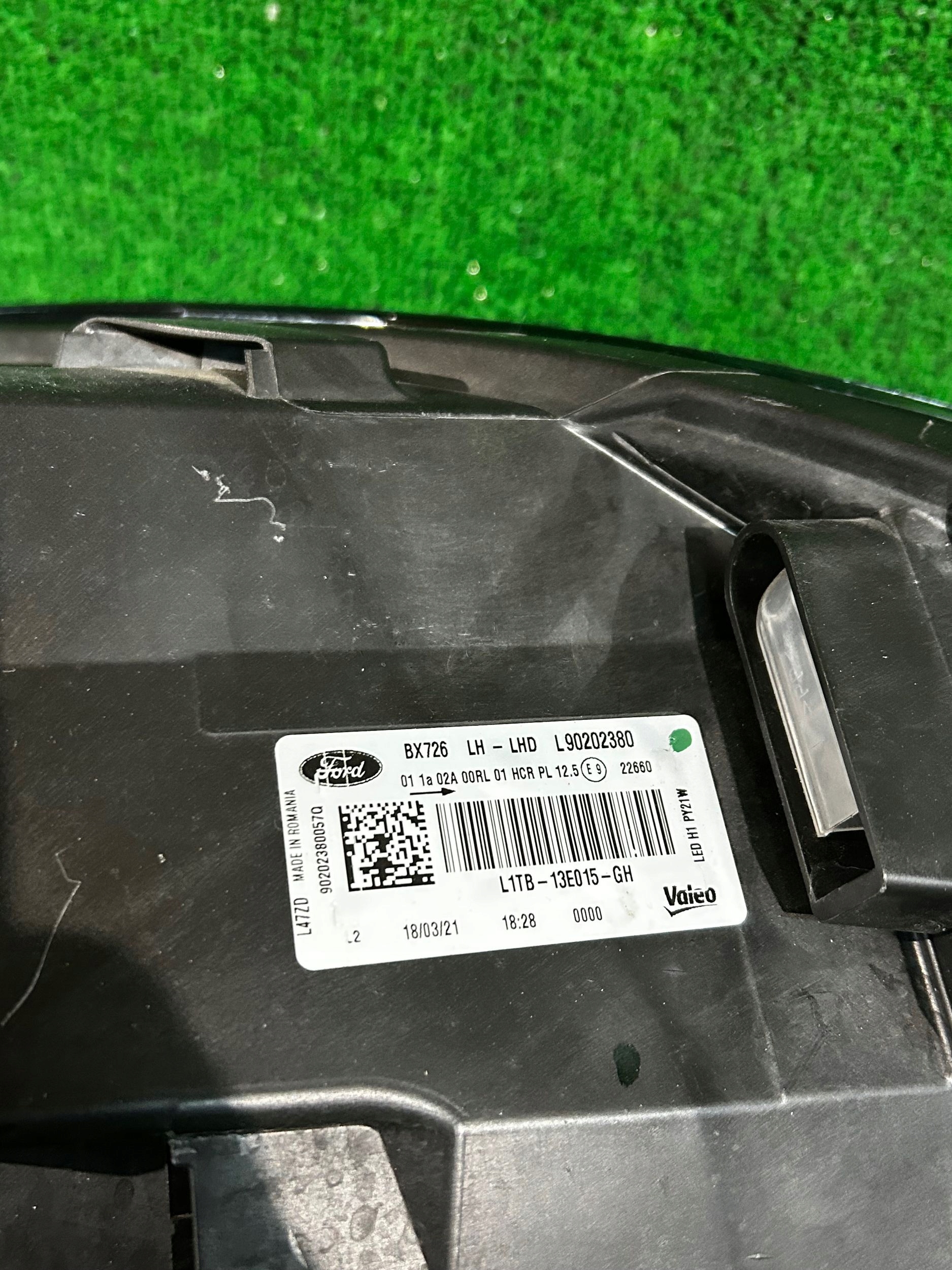 REFLEKTOR links FORD PUMA 19