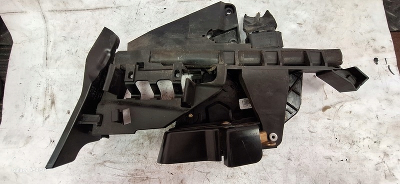 holder of a lock right front FORD C-MAX 3M51R26