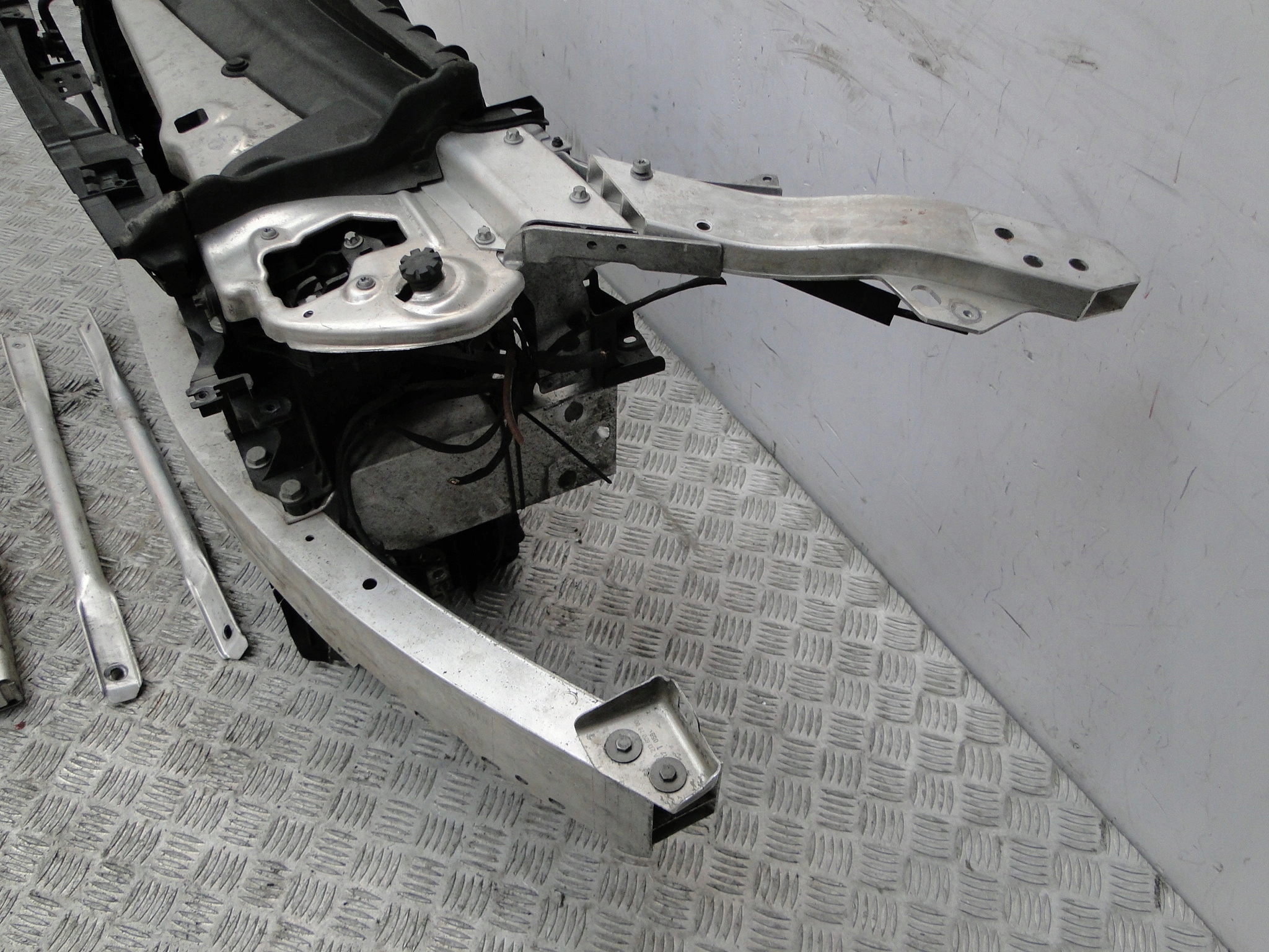 MERCEDES E KLASA W213 2.0 CDI CHLODNICE PAS PRZEDN A0999061000 A2136201801 Typ samochodu Samochody osobowe