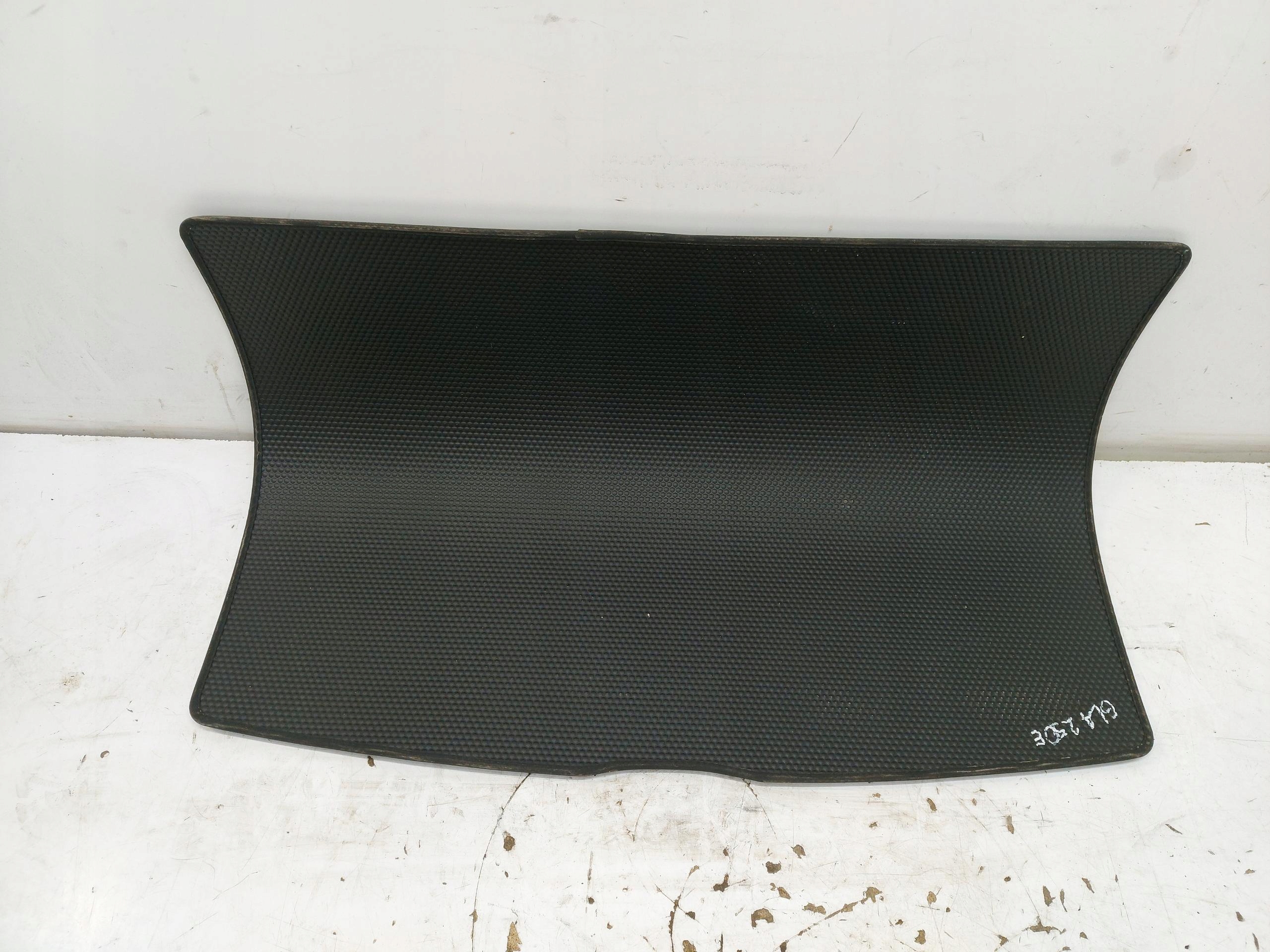 Mercedes GLA 250e LIFT carpet boot