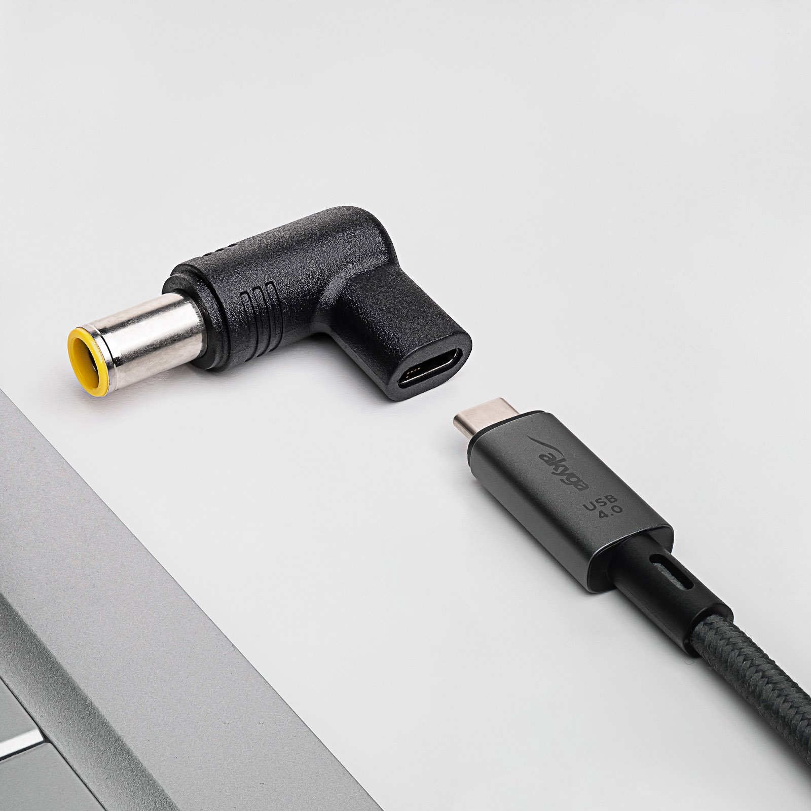 Przejściówka USB-C 7.9x5.5 mm do laptopa 100W Stan opakowania oryginalne