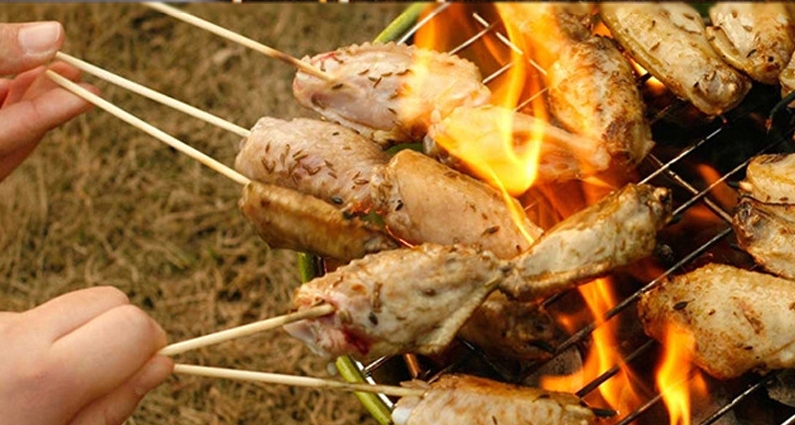 PATYCZKI DO SZASZŁYKÓW WYKAŁACZKI DŁUGIE 200SZT Materiał bambus