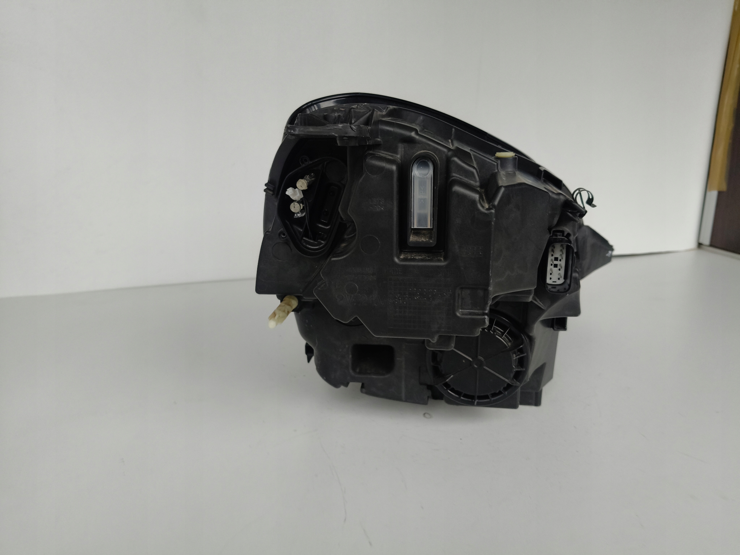 light left REFLEKTOR FORD PUMA 19- LED