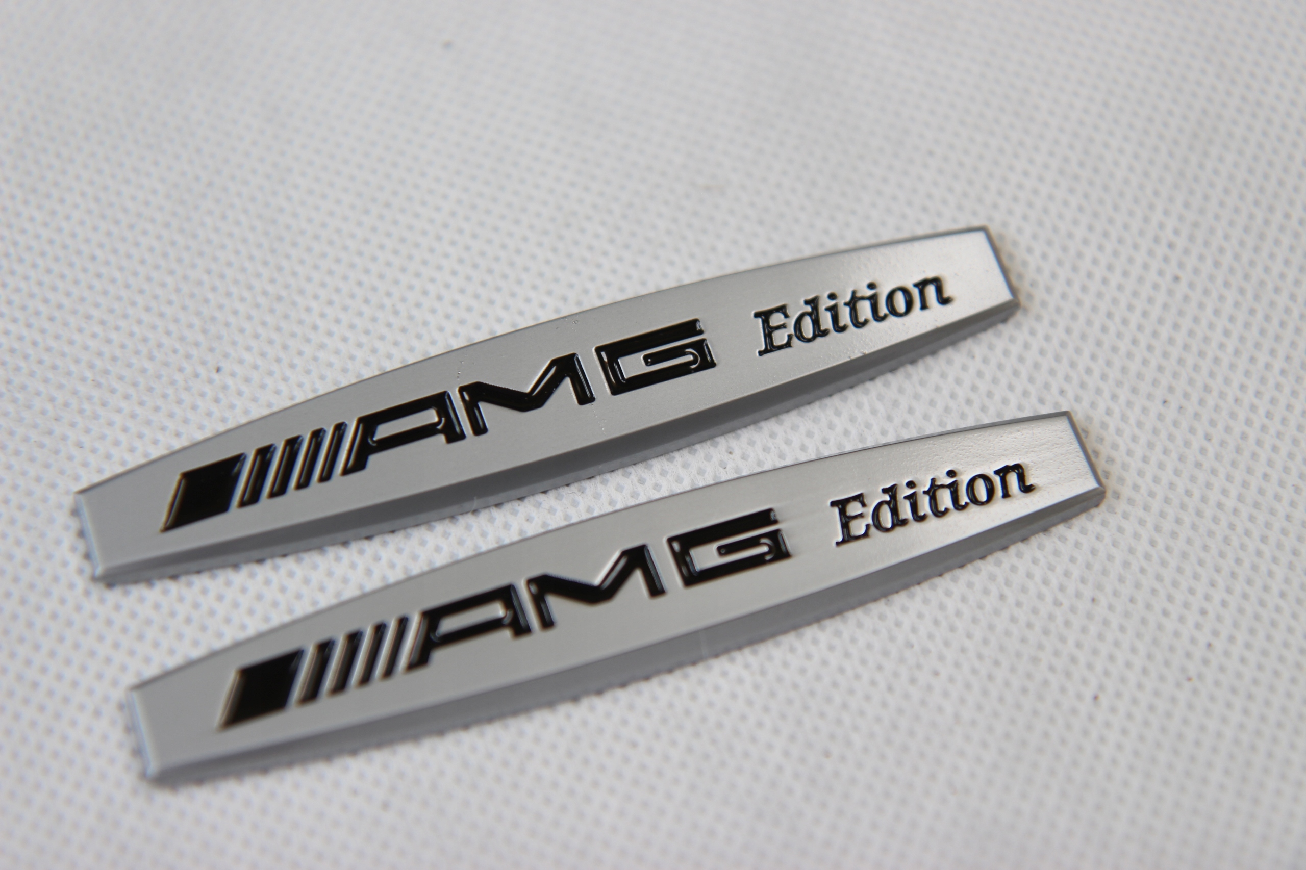 PREMIUM EMBLEMAT ZNACZEK Mercedes AMG Edition ZESTAW 2szt emblematy MP240 Długość 10 cm