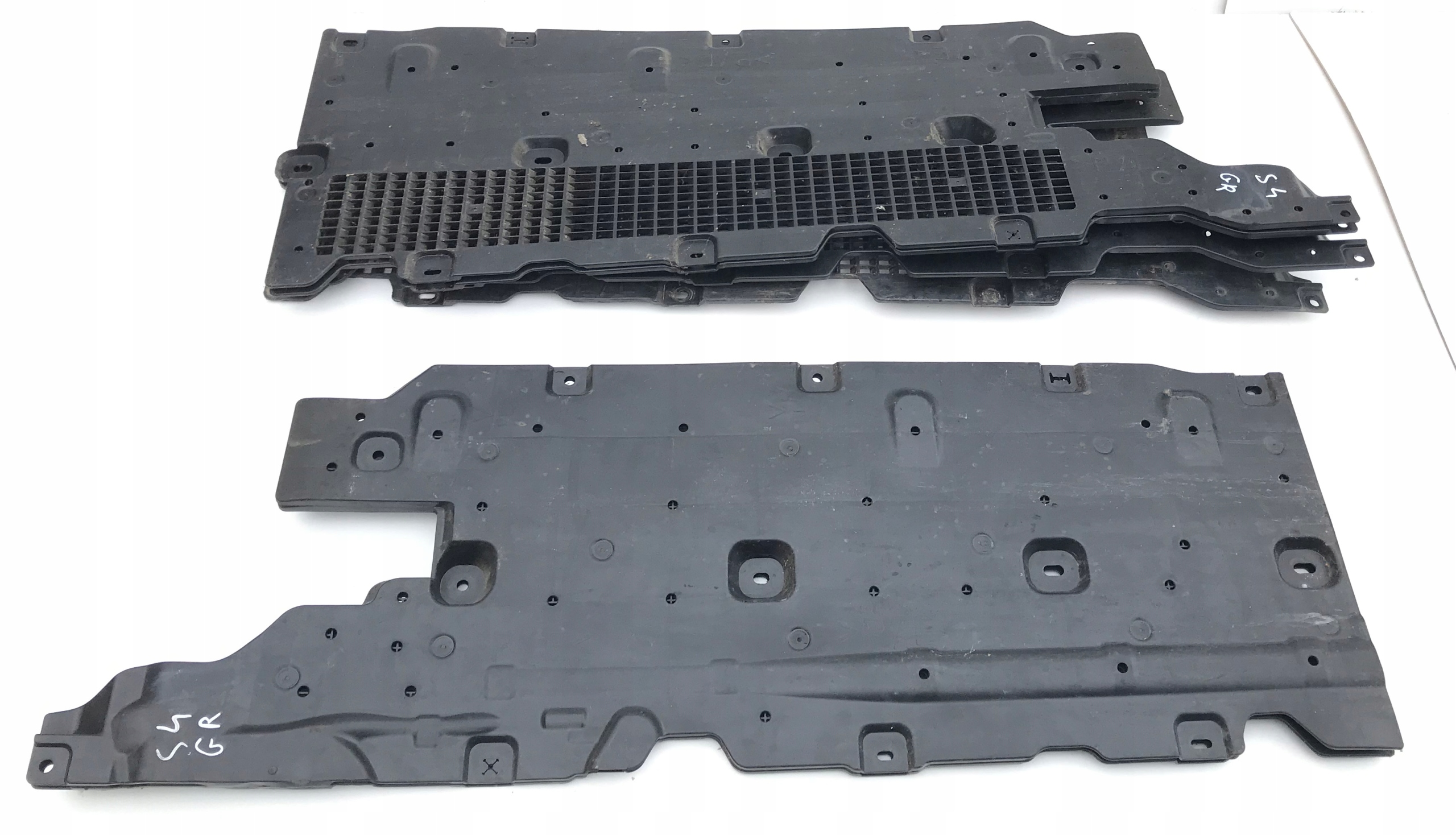 RENAULT GRAND SCENIC IV LEFT COVER CHASSIS