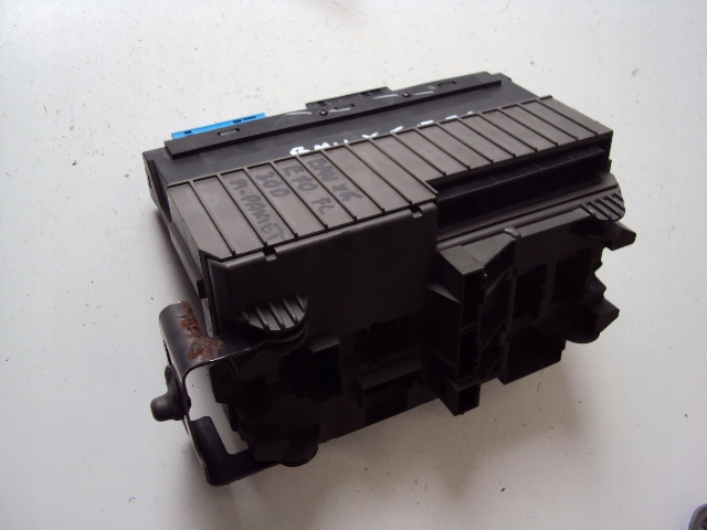 SKRZYNKA BEZPIECZNIKÓW MODUŁ BMW X5 E70 FL 2010-