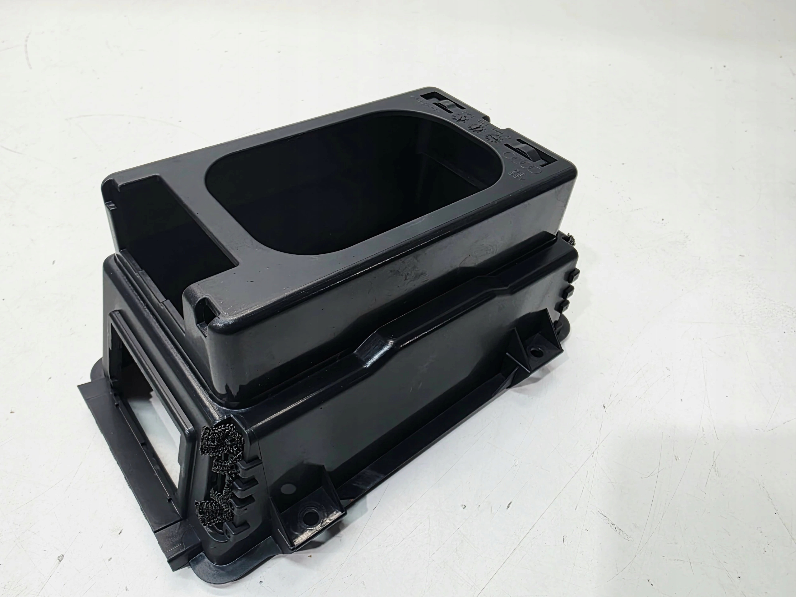 passenger compartment plato TUNELU bracket LADOWARKI AUDI A3 8V 8V0863300D