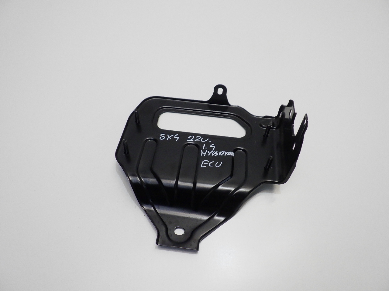 SX4 S CROSS 1.4 H 2022 N. модель компьютерное крепление