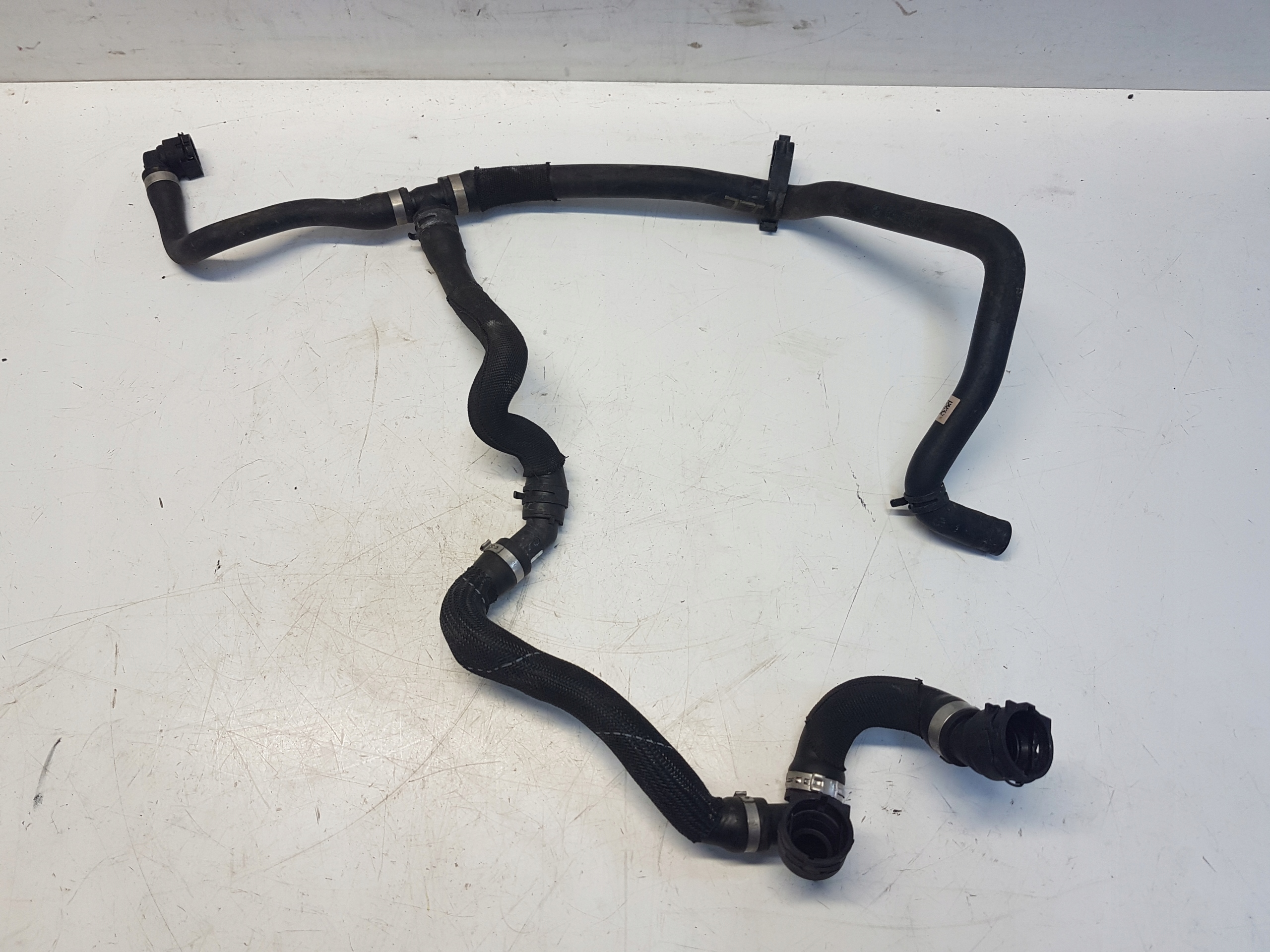 BMW 2 F46 cijev prijenos vode 8658487 1.5B
