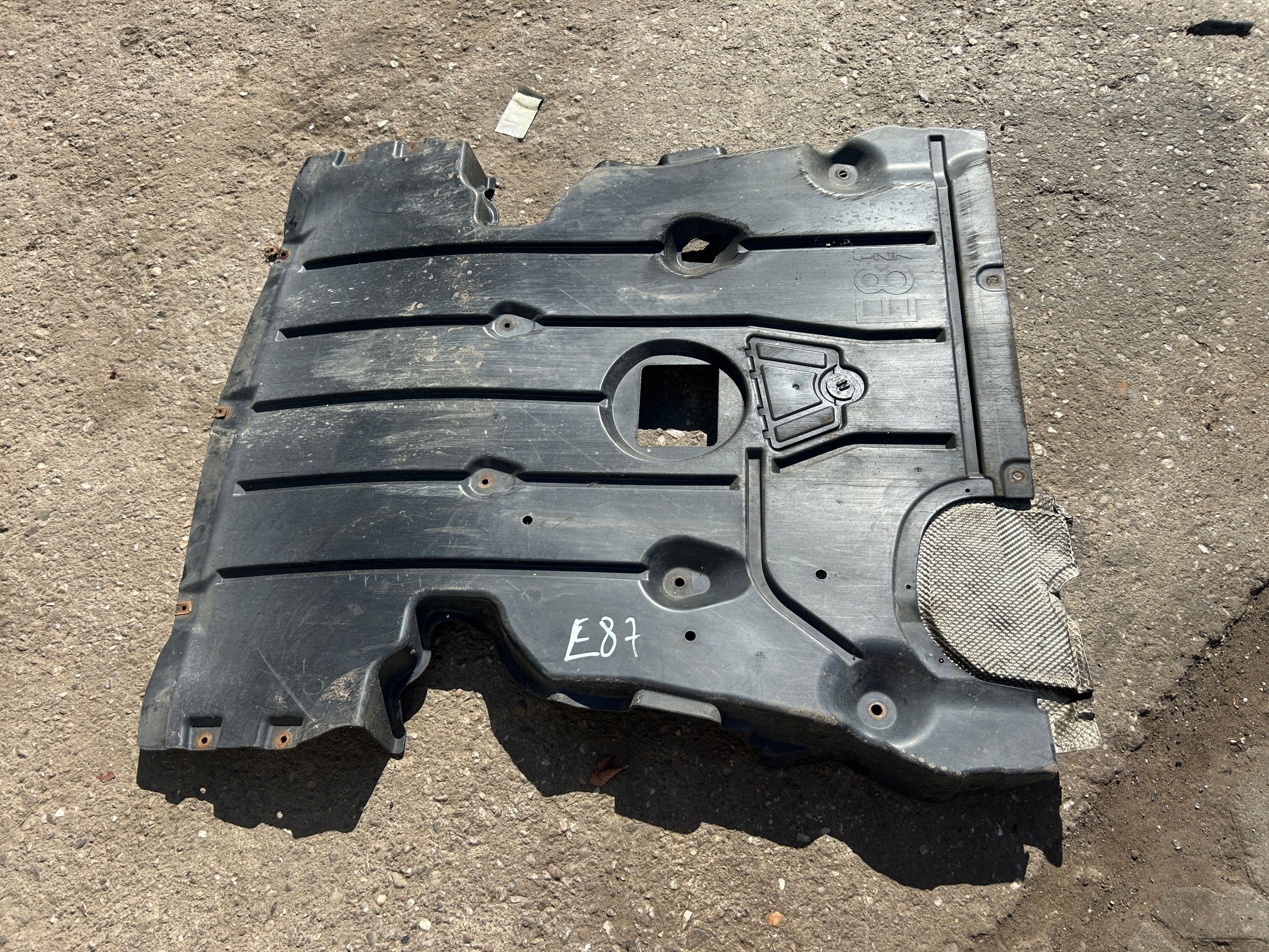 BMW and E87 2,0 D cover cover below engine