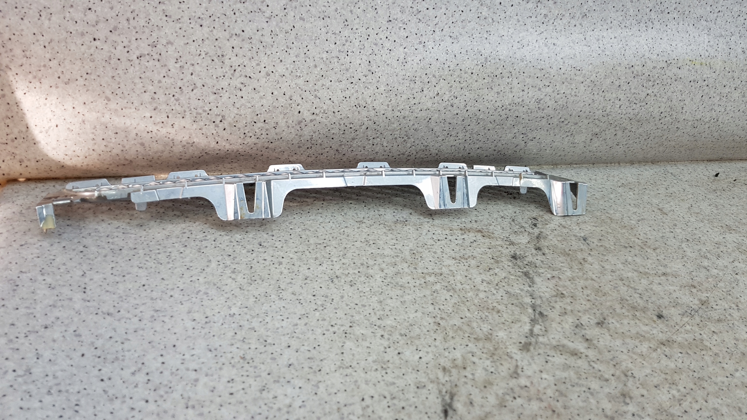 JAGUAR XJ VIII 2009 - grid central of a bumper front lower grille 3715