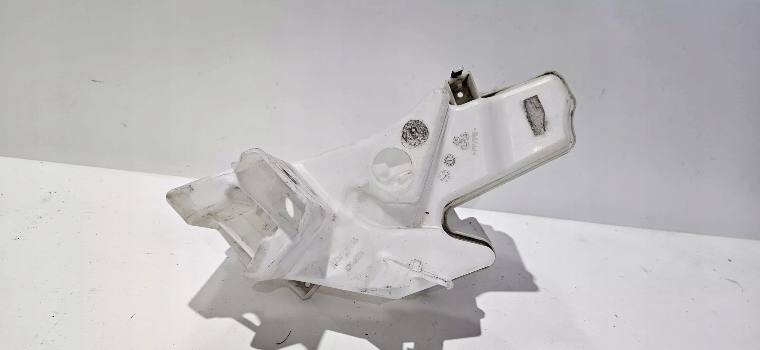 ZBIORNICZEK SPRYSKIWACZY TOYOTA COROLLA E21 2018-