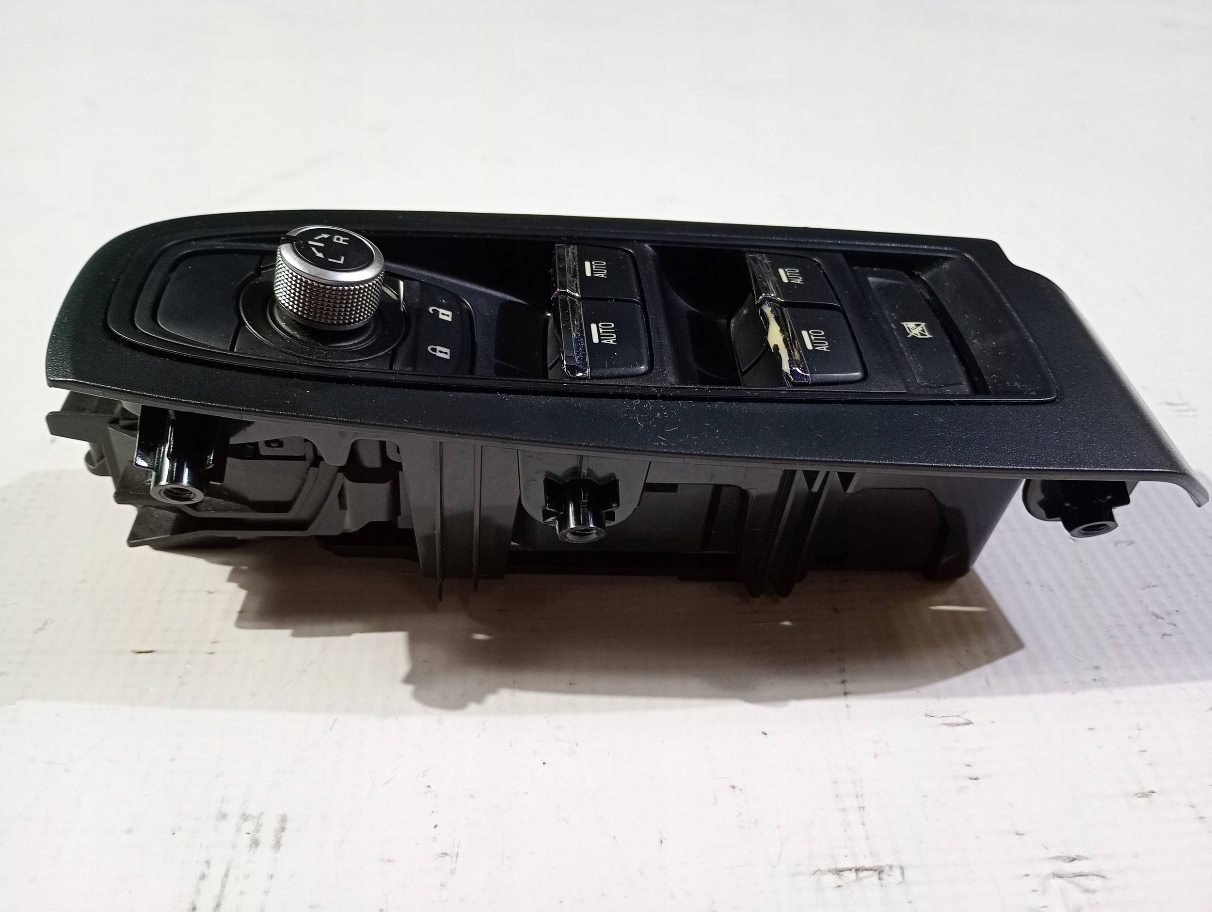 Panel switch button of the window of mirrors left Subaru WRX VB II 2022