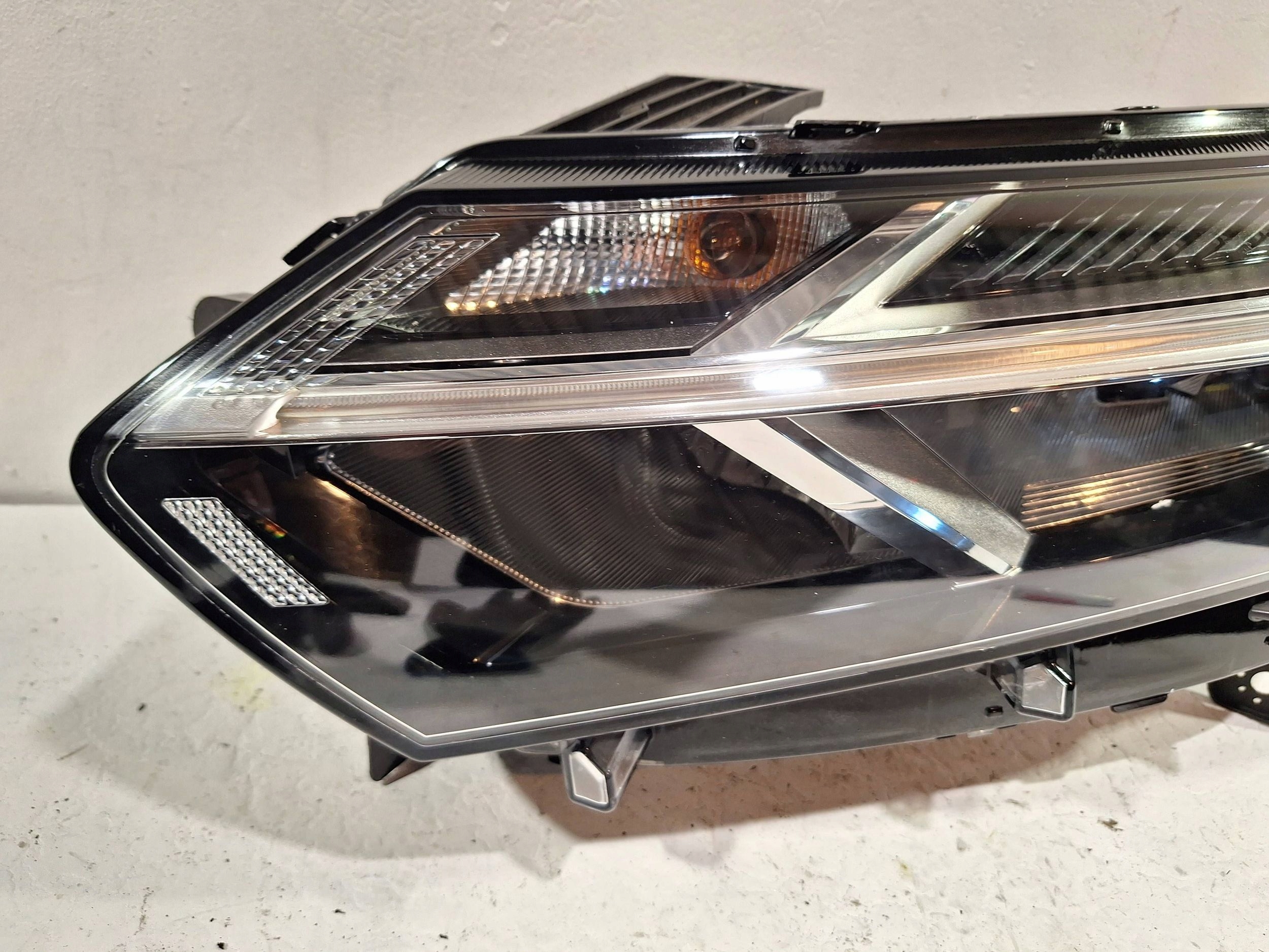 light front left 260608545R DACIA SANDERO III JOGGER III