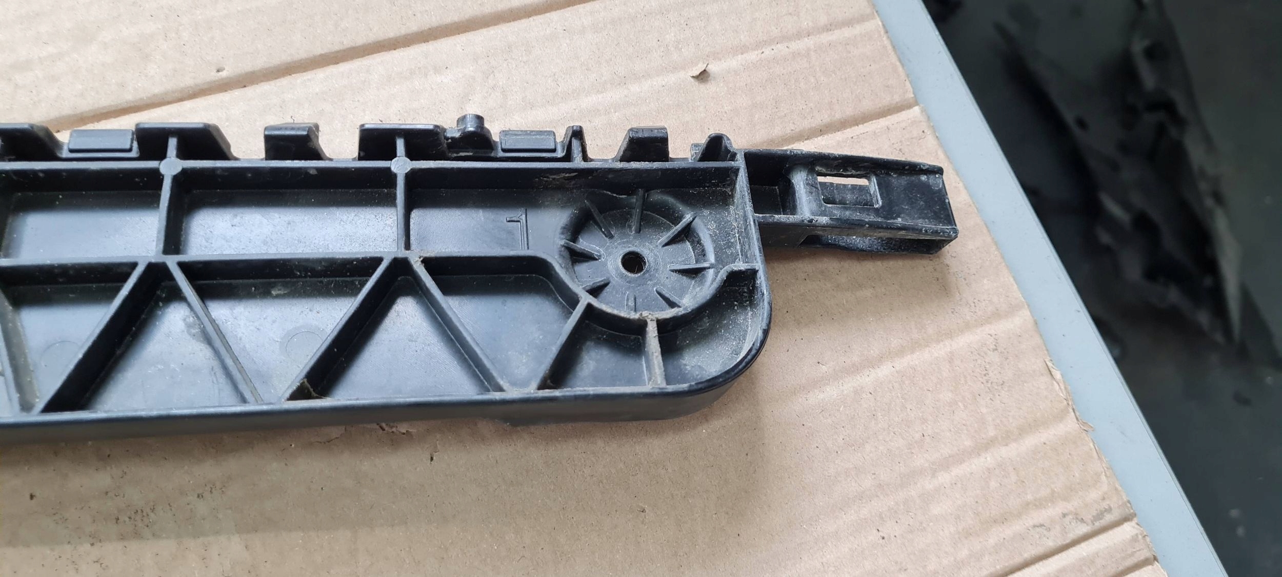 A6 C8 4K Support Poignée Support plaque Pare choc Gauche Arrière Berline 4K5807453