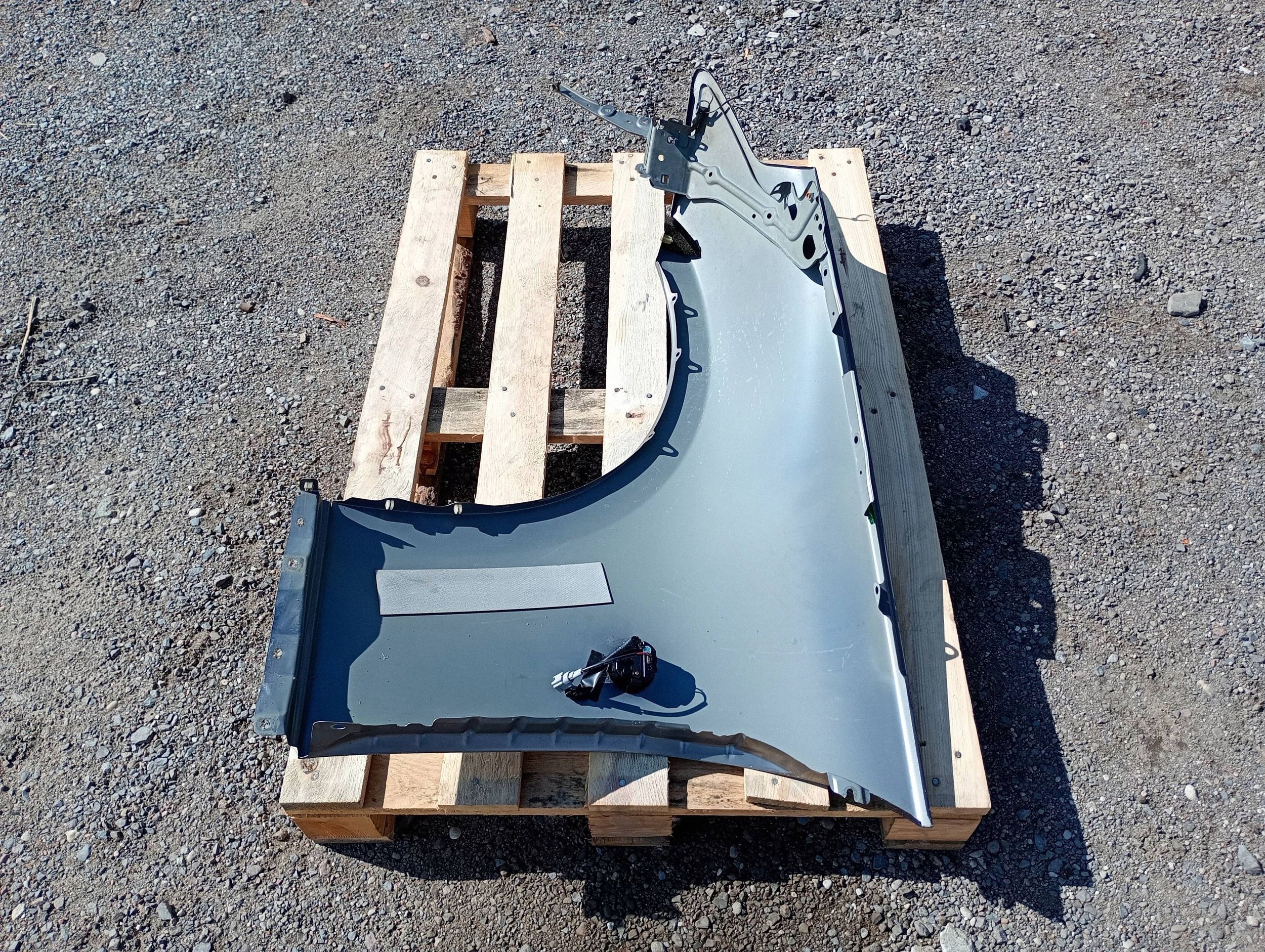 fender right front front right Nissan 370Z 2009