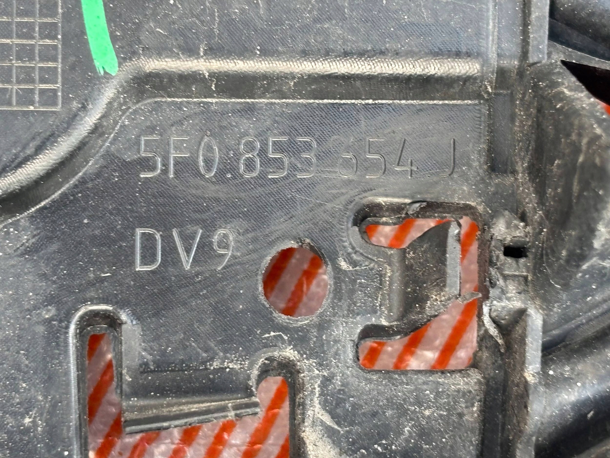 seat LEON 3 5F0853654J решетка радиатора