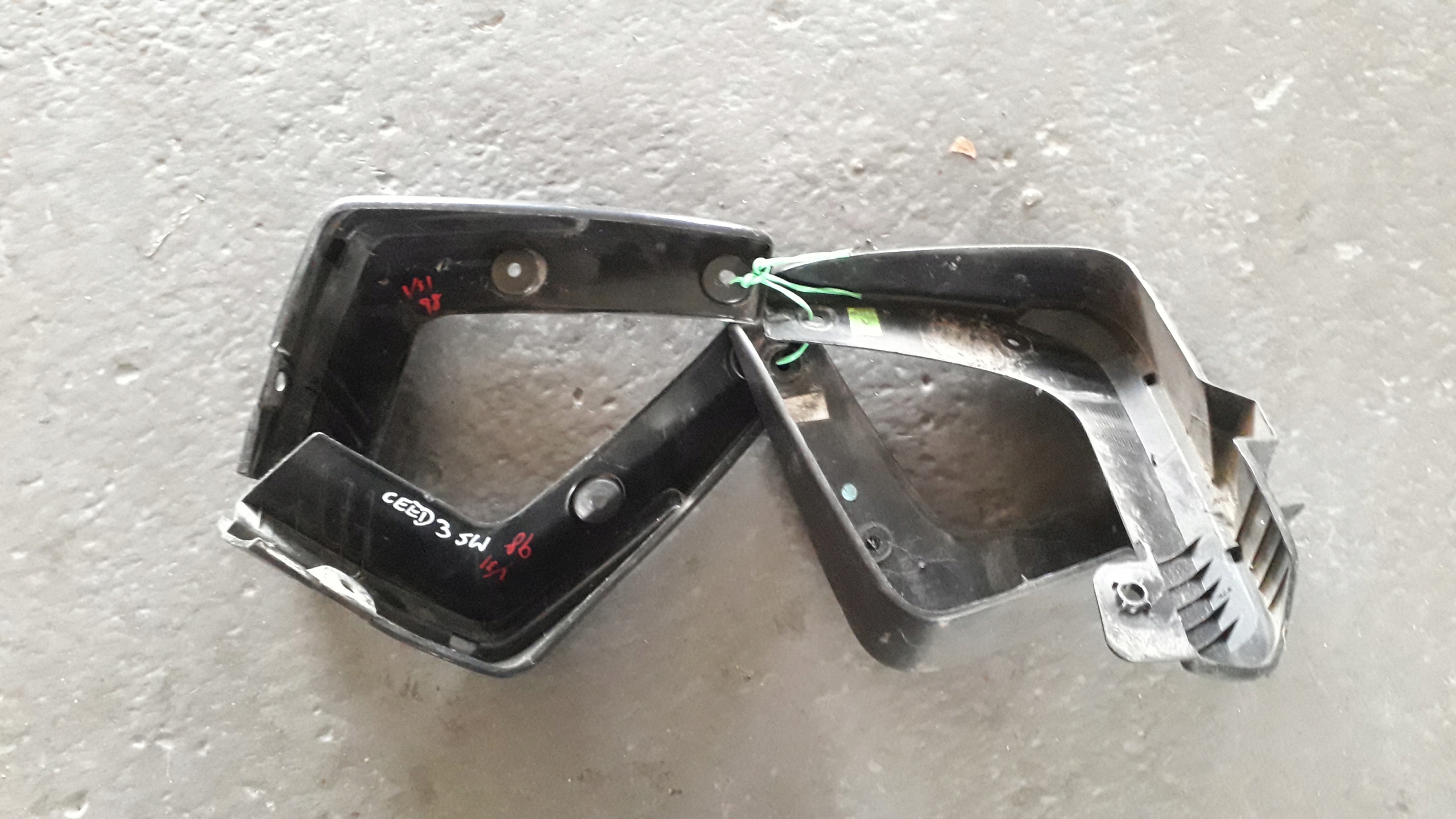 KIA CEED III 2018-20 УНИВЕРСАЛ SW БРЫЗГОВИКИ В СБОРЕ