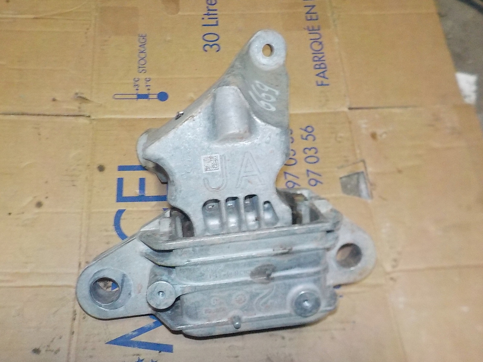 JX61-7M121-AD - ПОДУШКА КОРОБКИ FOCUS MK4 ST 1.0 B 326F32