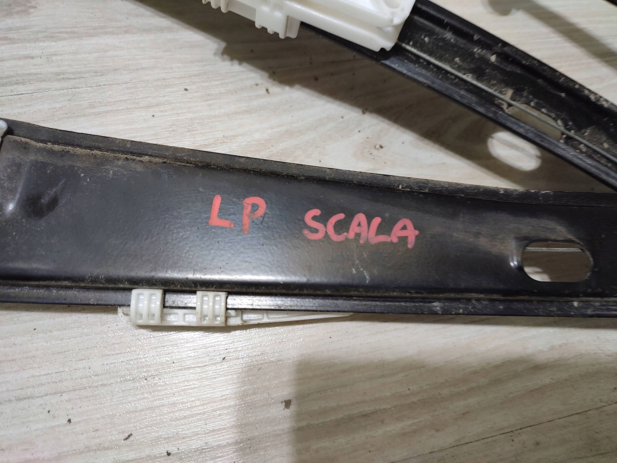 Skoda Scala 2020 front left mechanism lifting windows przedniej