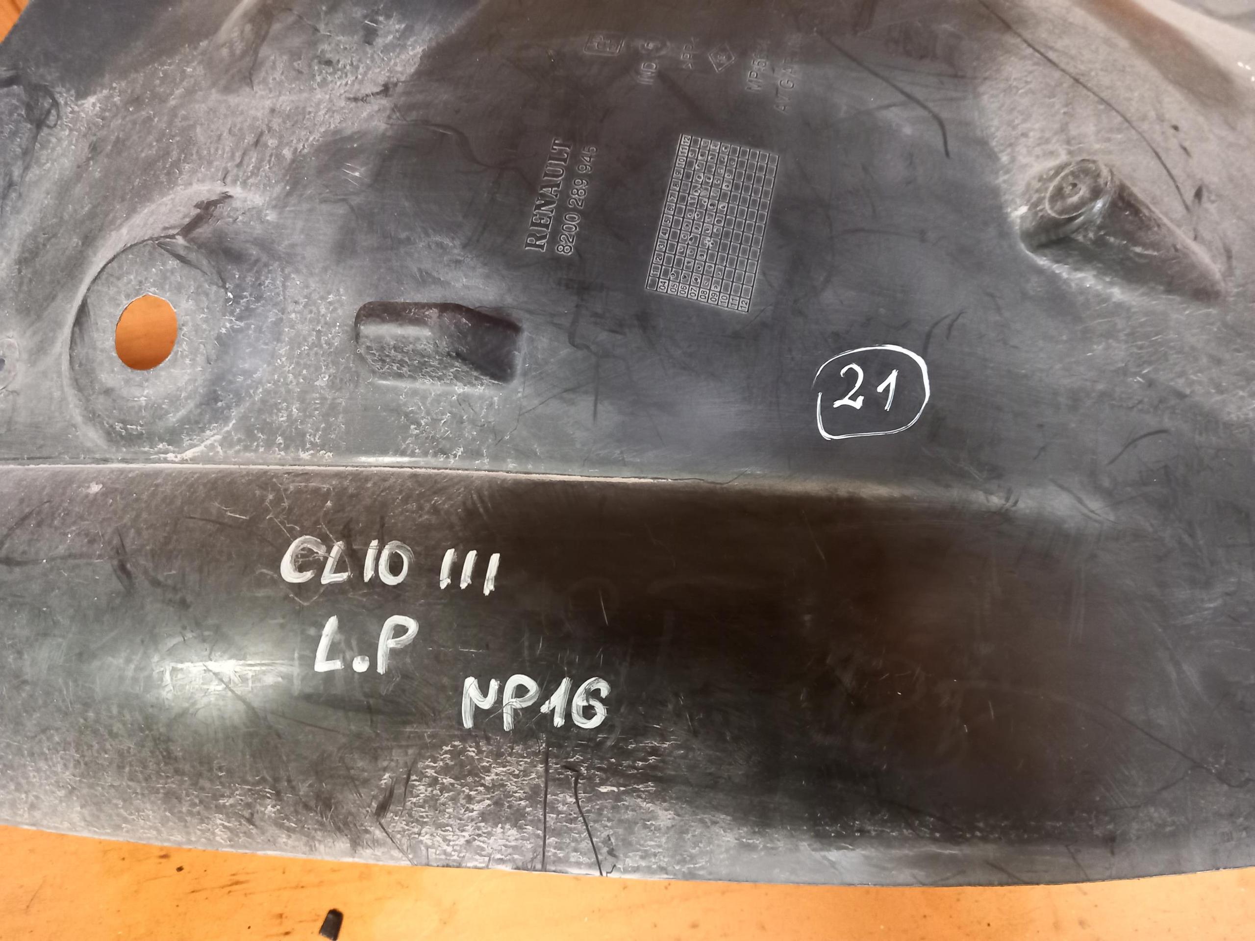 mudguard left front RENAULT CLIO III 8200289945 05-12
