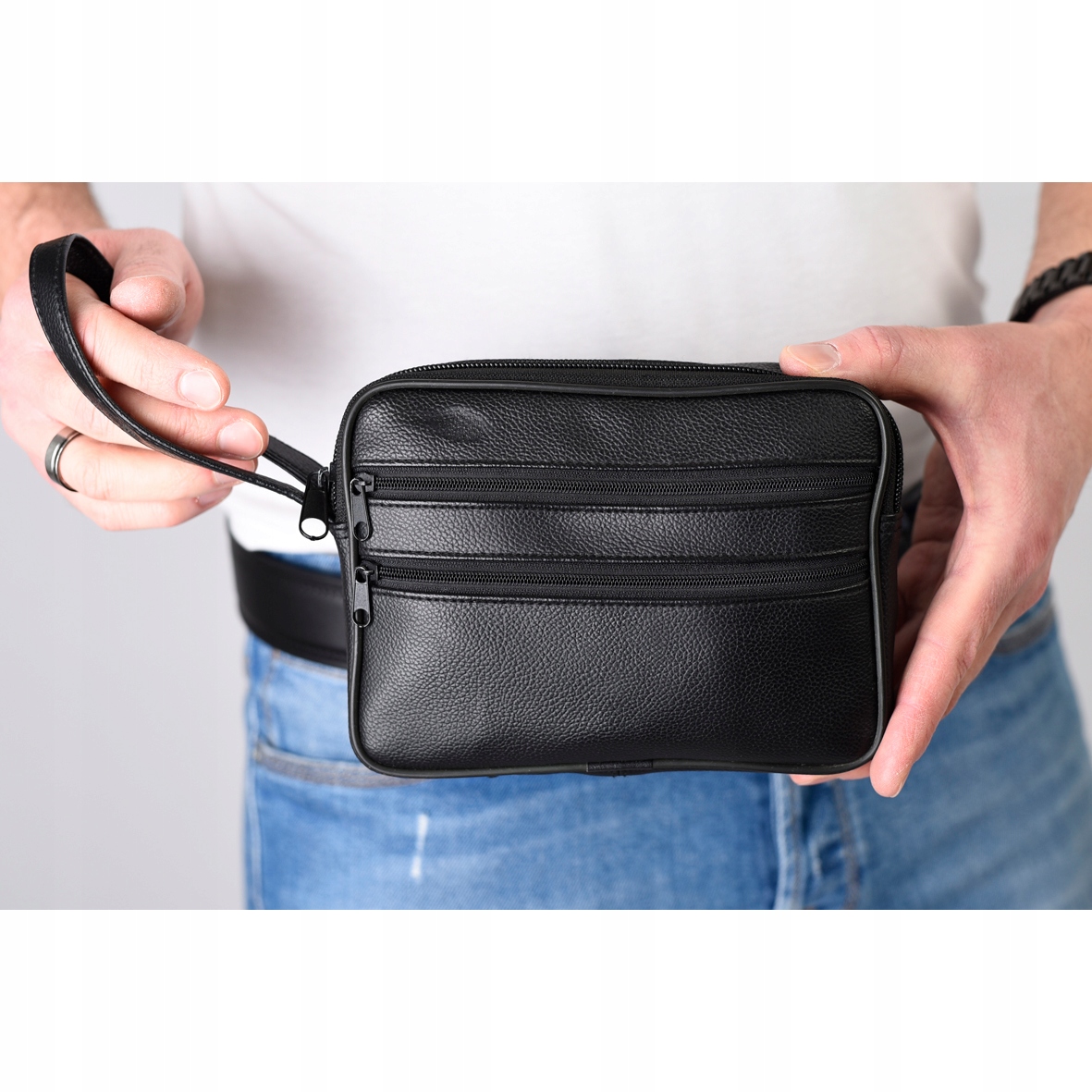 

Saszetka męska skórzana do paska i do ręki czarna