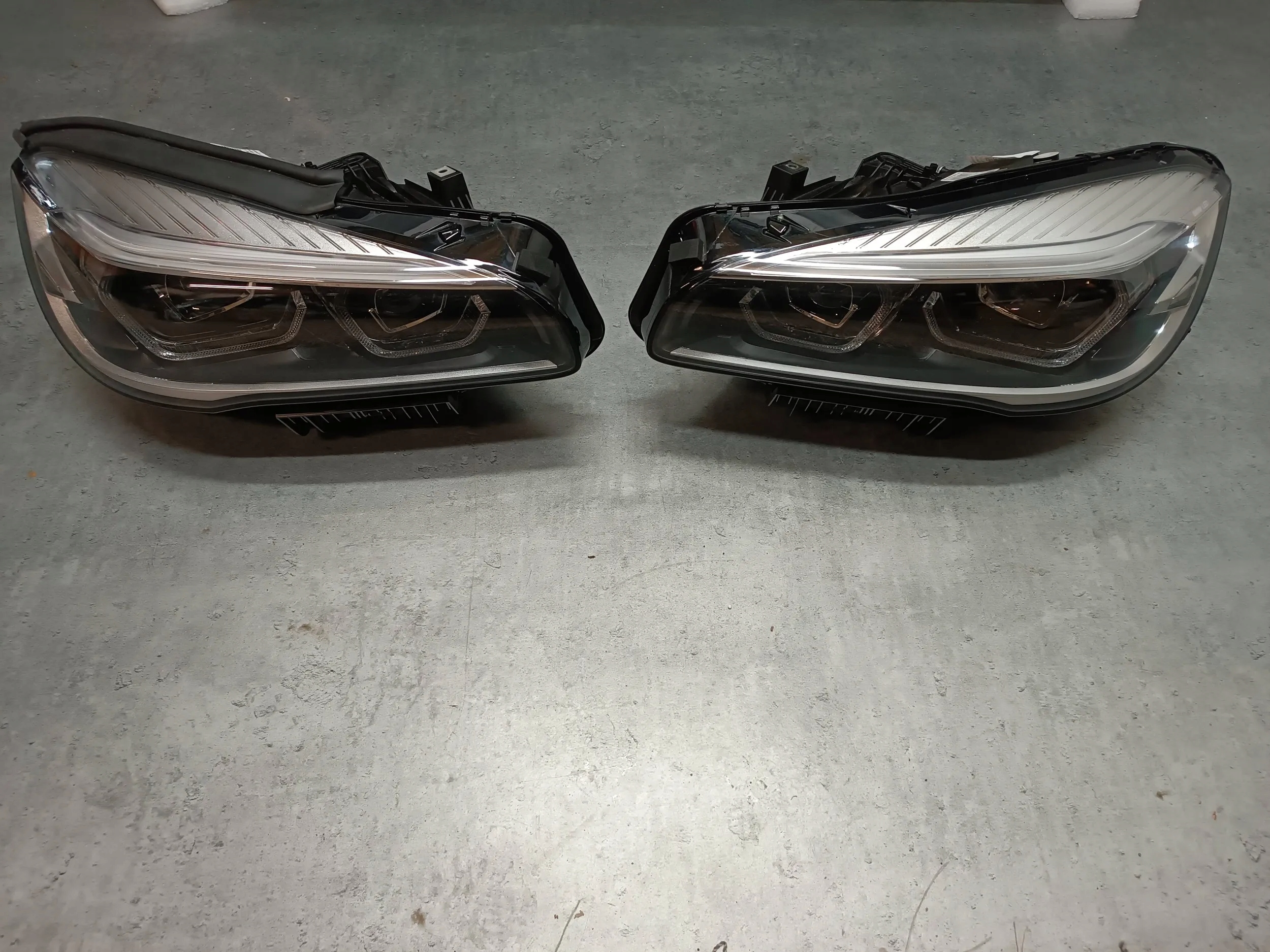 BMW 2 F46 LAMPY PRZÓD LCI