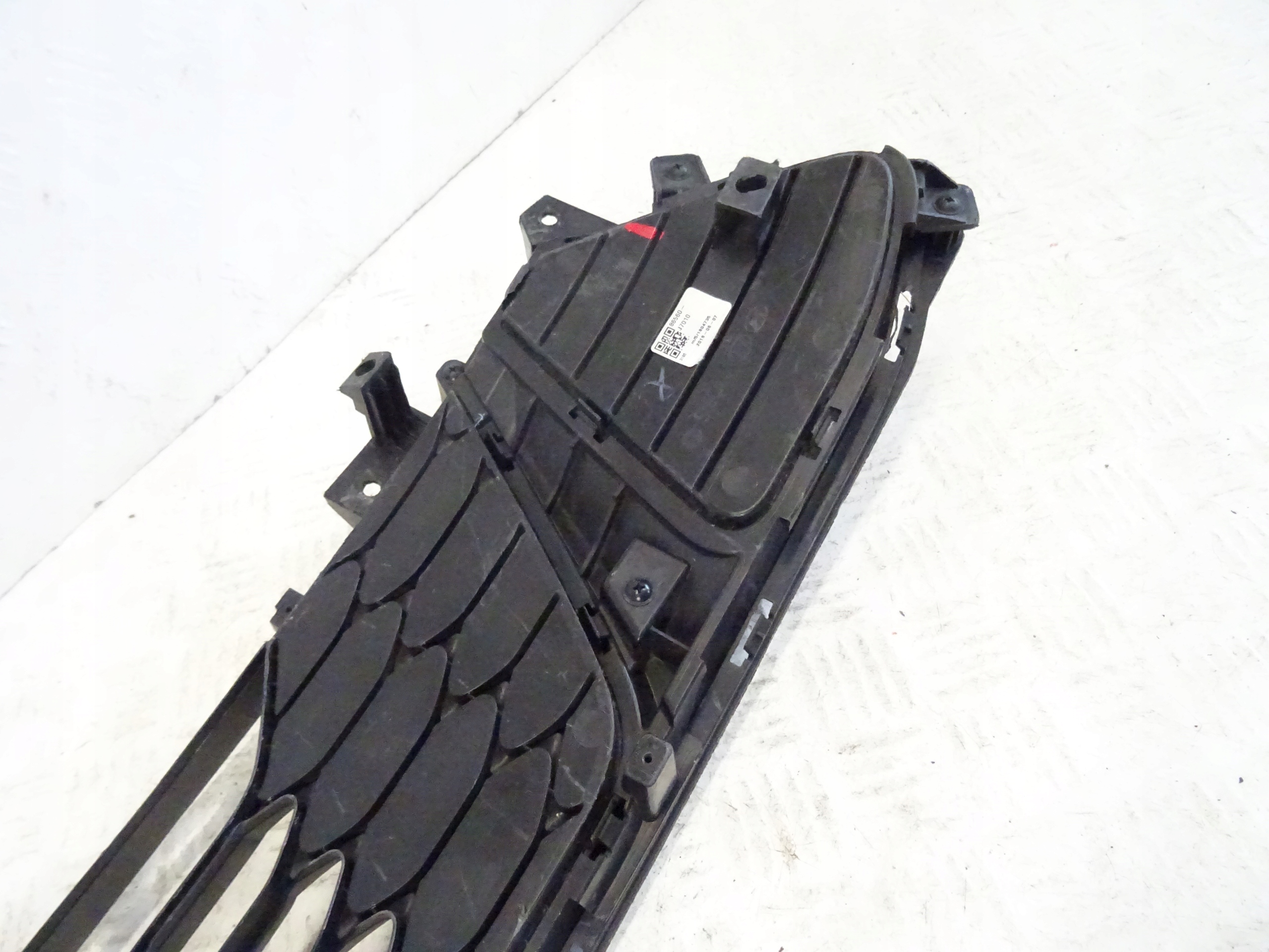 grid of a bumper front front central KIA CEED III 86561-J7010