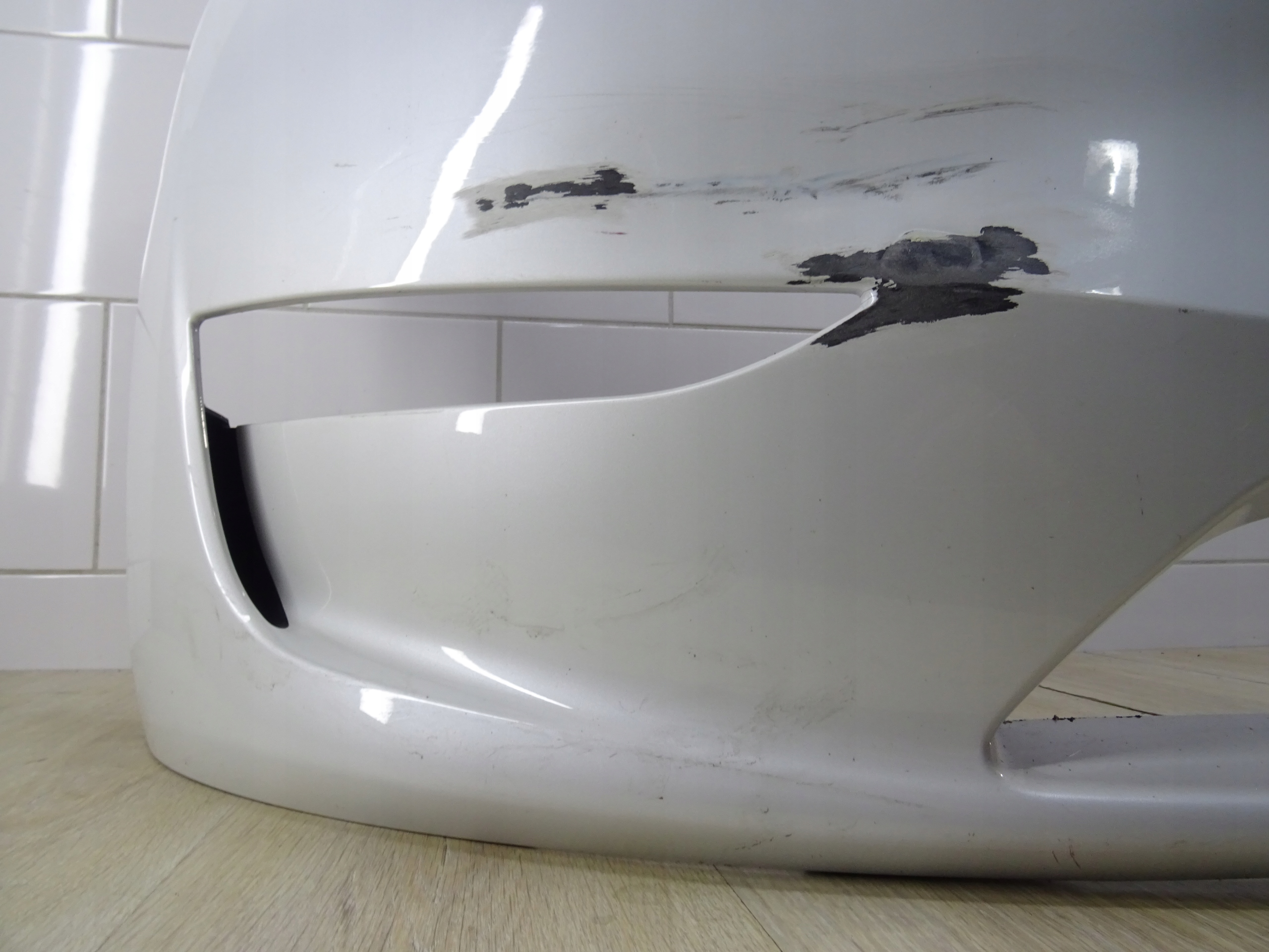 TESLA MODEL Y ZDERZAK PRZEDNI 1493736-S3-A Numer katalogowy oryginału 1540104-06-C KAR-JED