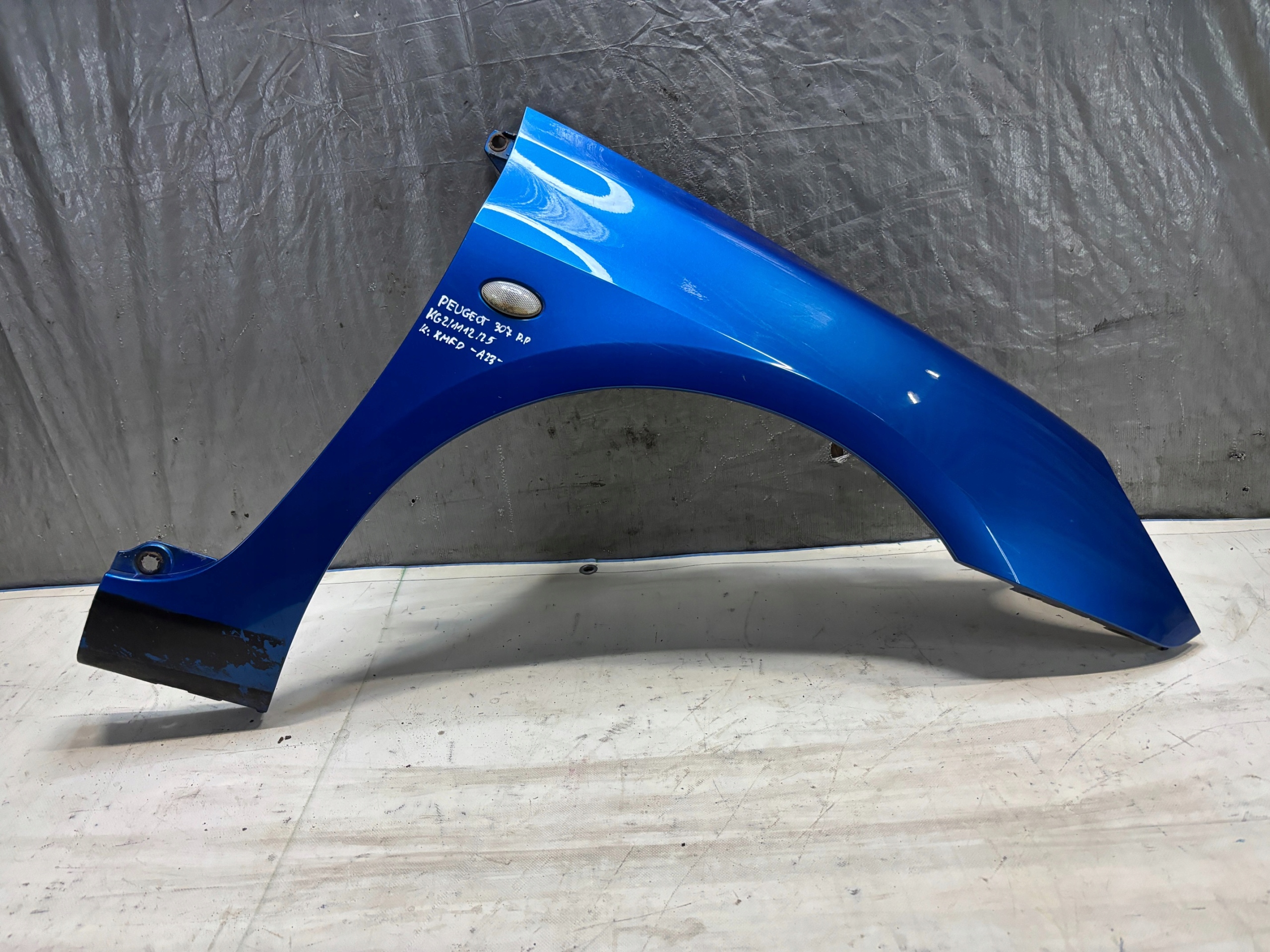 fender right front Peugeot 307 przedlift k: KMFD