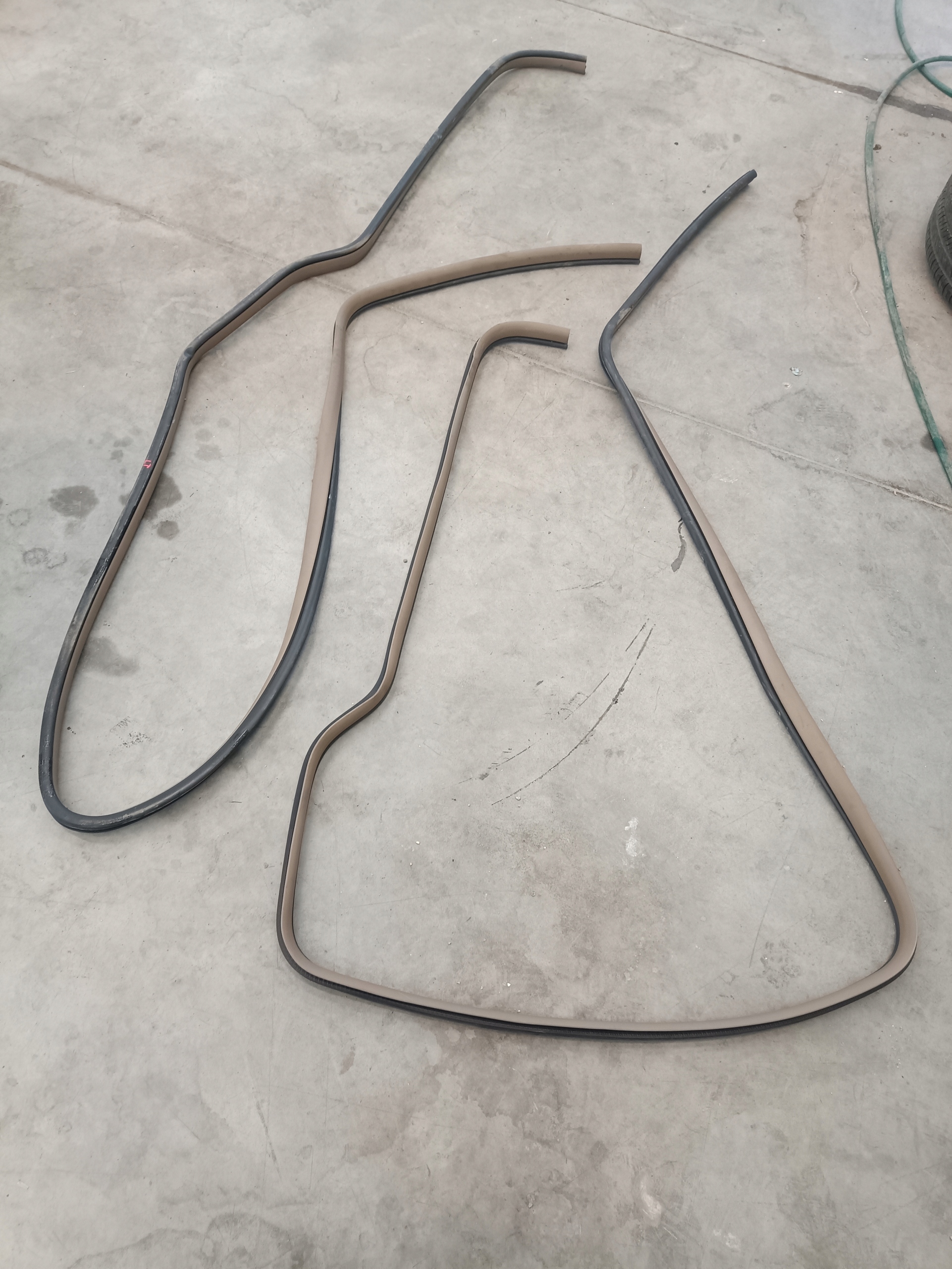 CHRYSLER TOWN COUNTRY USZCZELKA DRZWI TYŁ POSIADAMY TEZ CZARNE