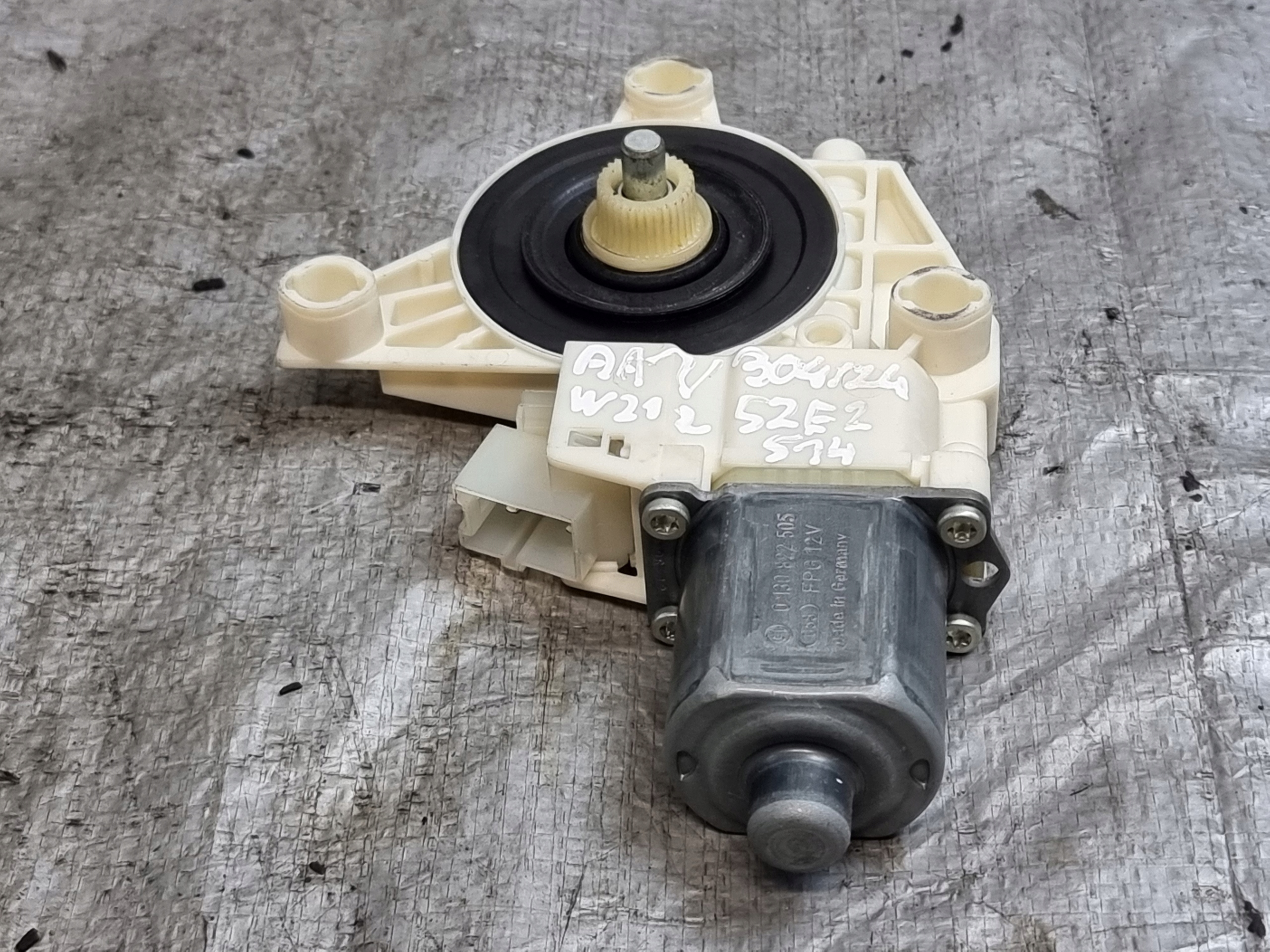 mini motor windows left rear part OE A2048200542 MERCEDES E KLASA W212 13r