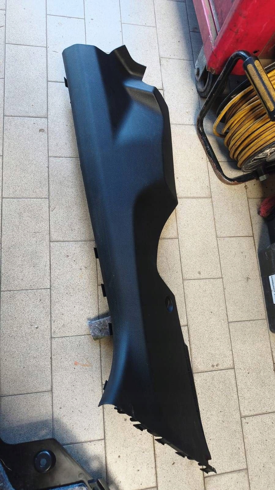 side cover seats rear part left side Renault Austral 769375853R