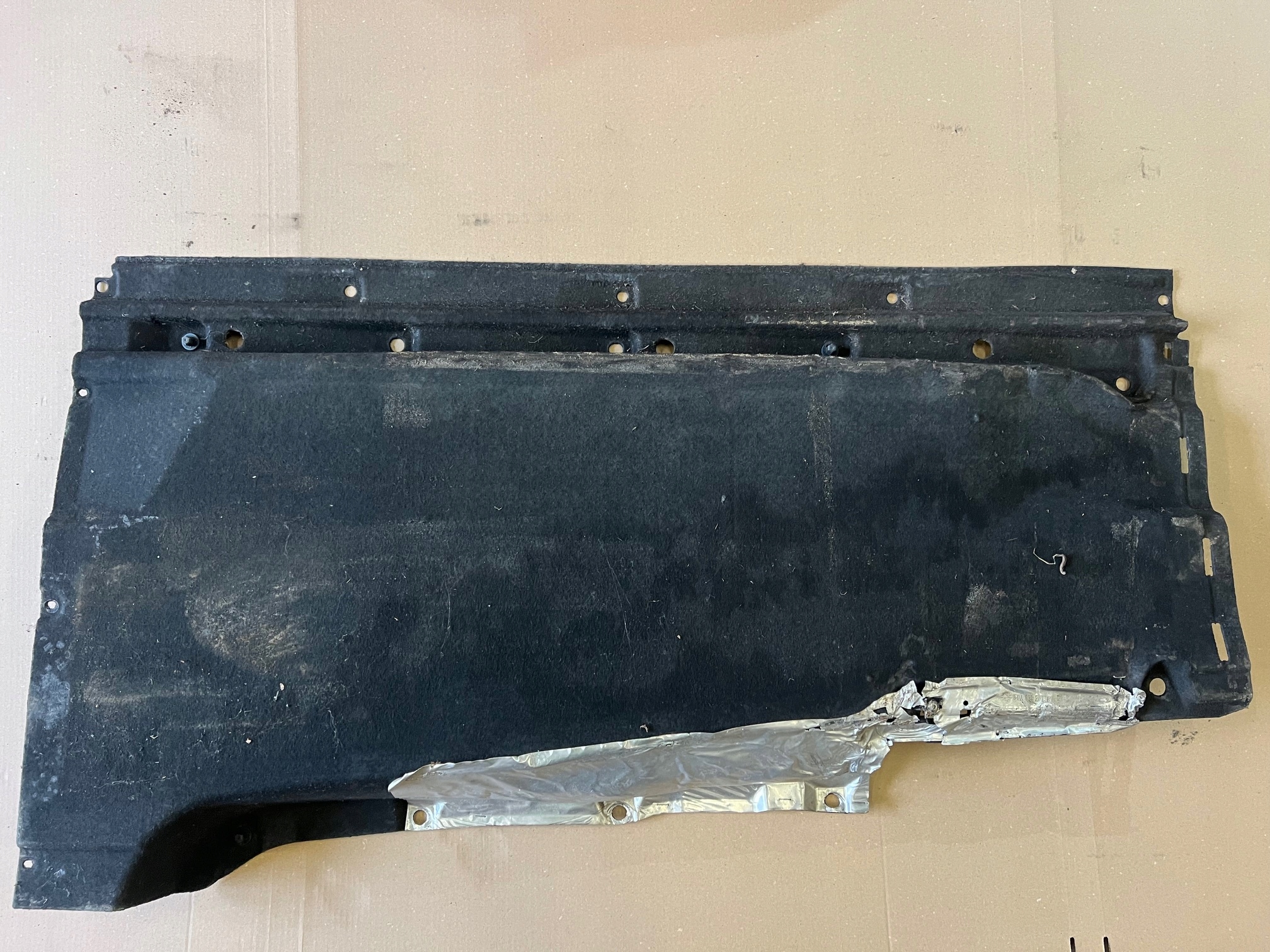 AUDI Q5 80A Blende Abdeckung abdeckung des Bodens Unterfahrschutz rechts 80A825208B