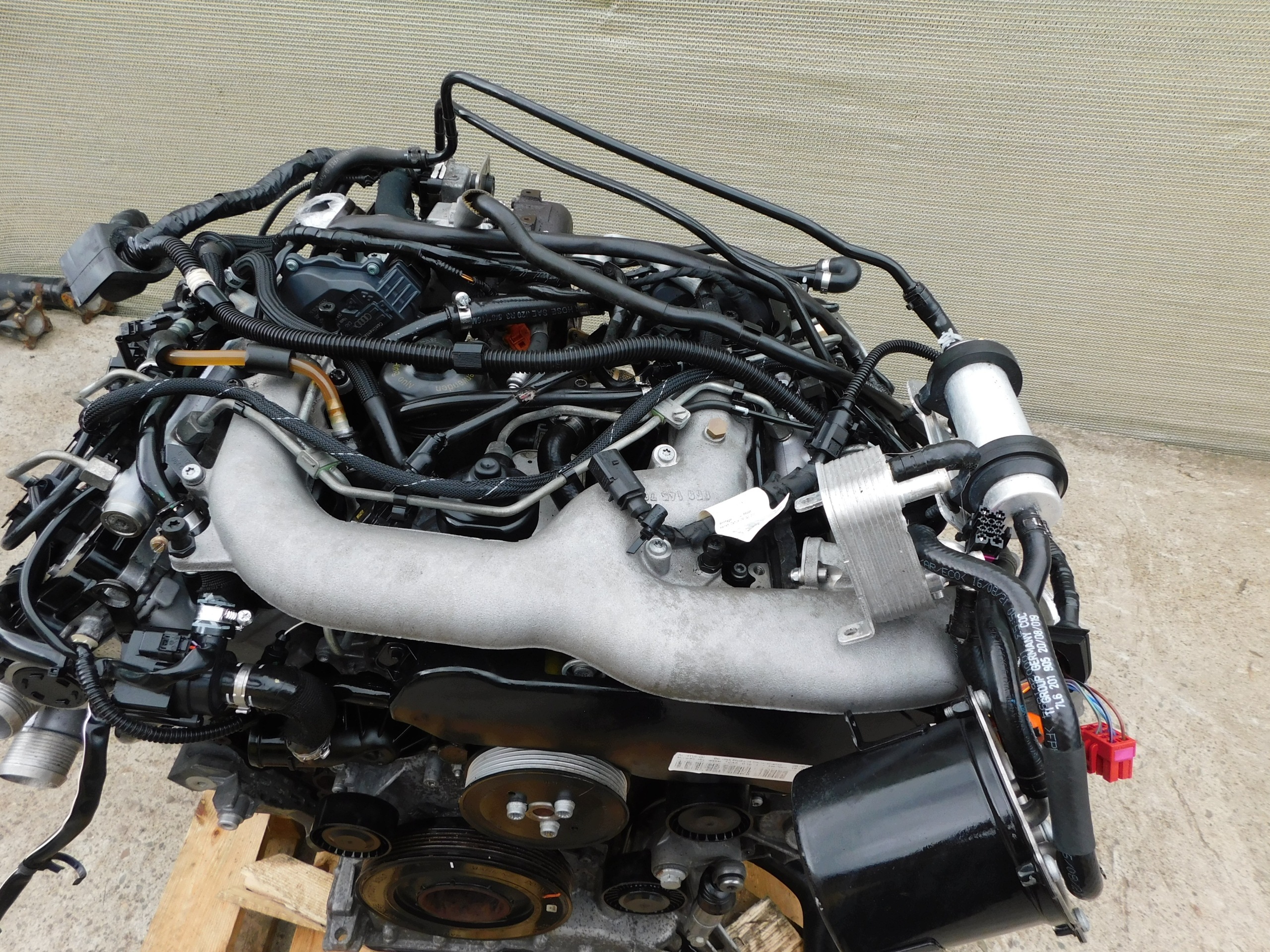 engine 3.0 TDI VW Touareg Audi Q7 Porsche Cayenne CAS complete OEM