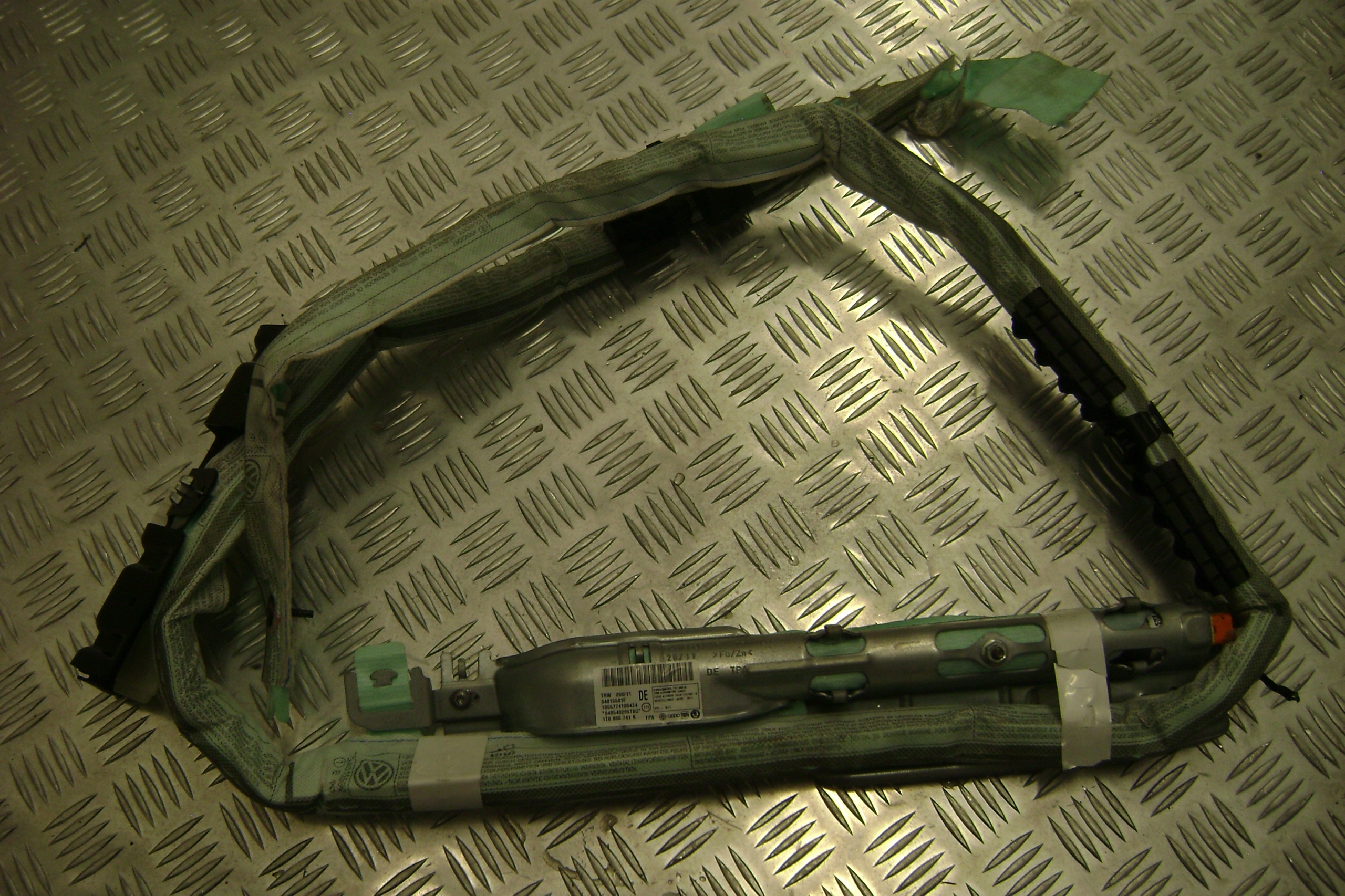 1T0880741K - VW TOURAN II-ЗАНАВЕС ЛЕВЫЙ