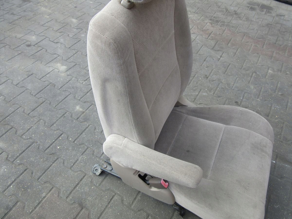 TOYOTA SEQUOIA 2001 кресло левая правая перед