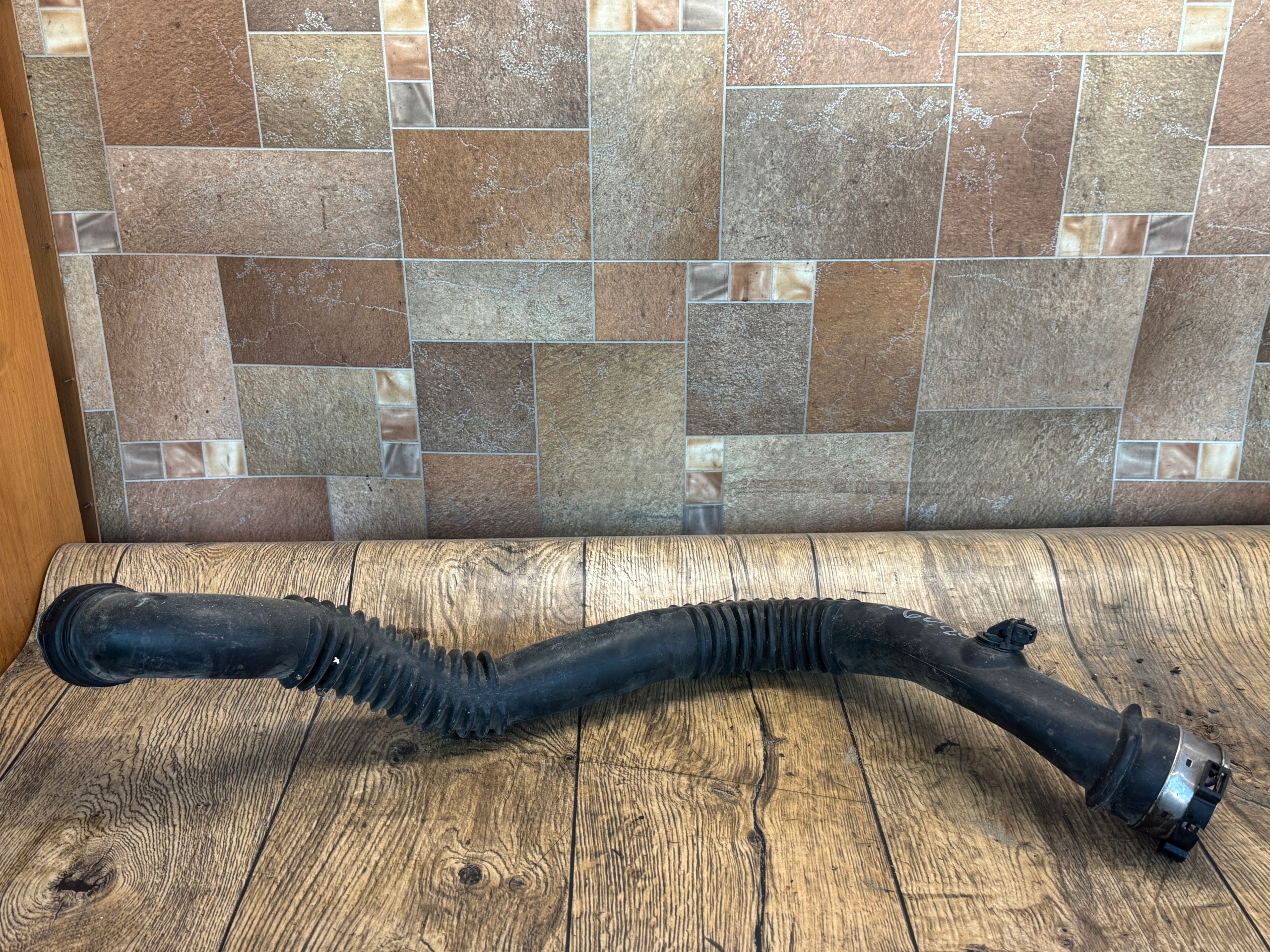 RURA WĄŻ PRZEWÓD POWIETRZA INTERCOOLERA BMW E60 E61 N47 7803748