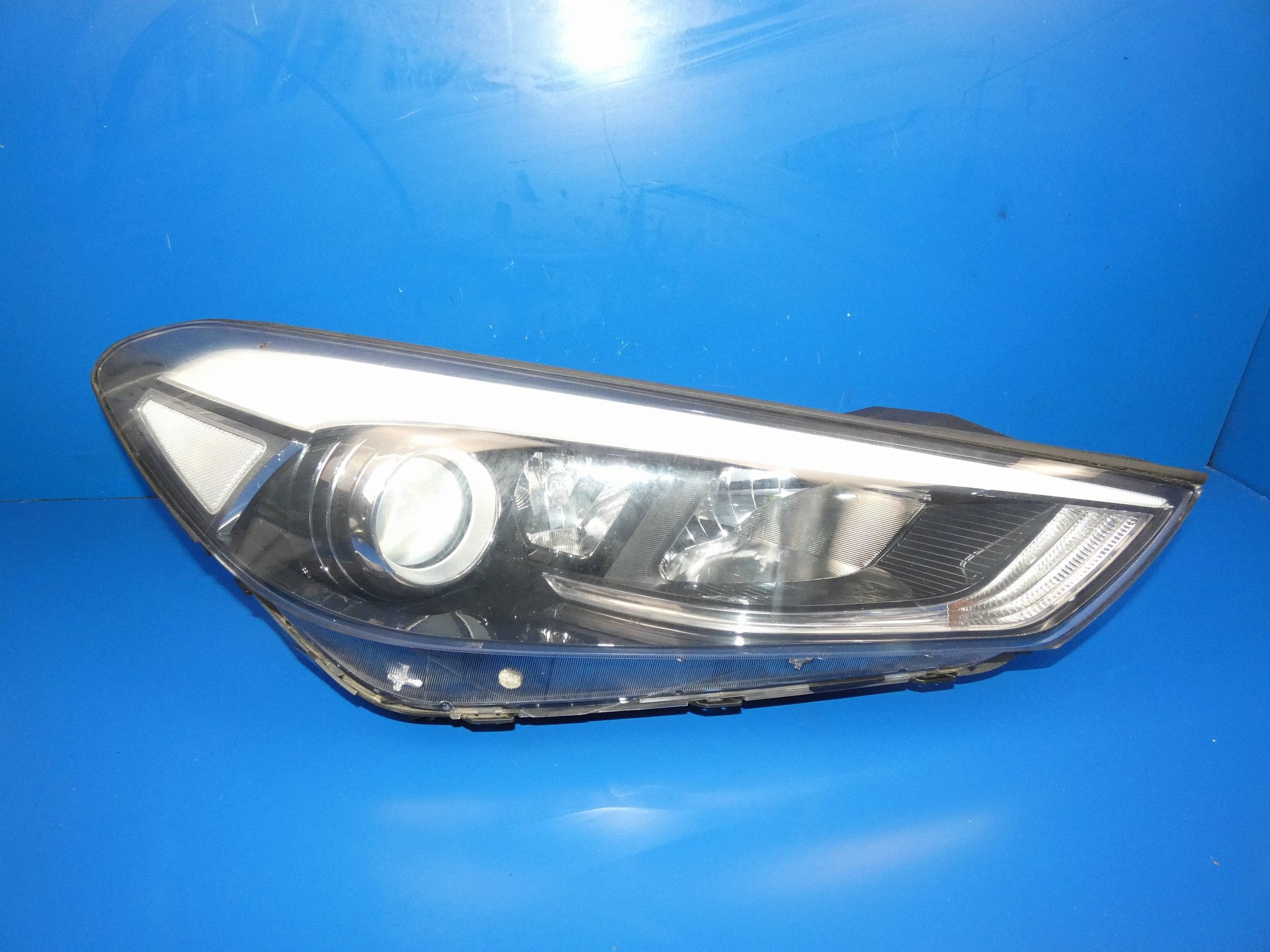 HYUNDAI TUCSON III light right right front front WERSJA ANGIELSKA