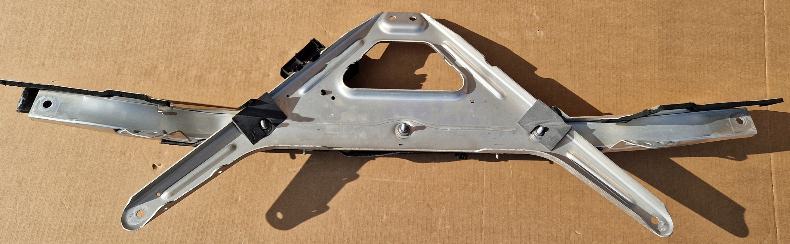 podpěra příčka AUDI Q7 Q8 4M0805645B originál IDEAL