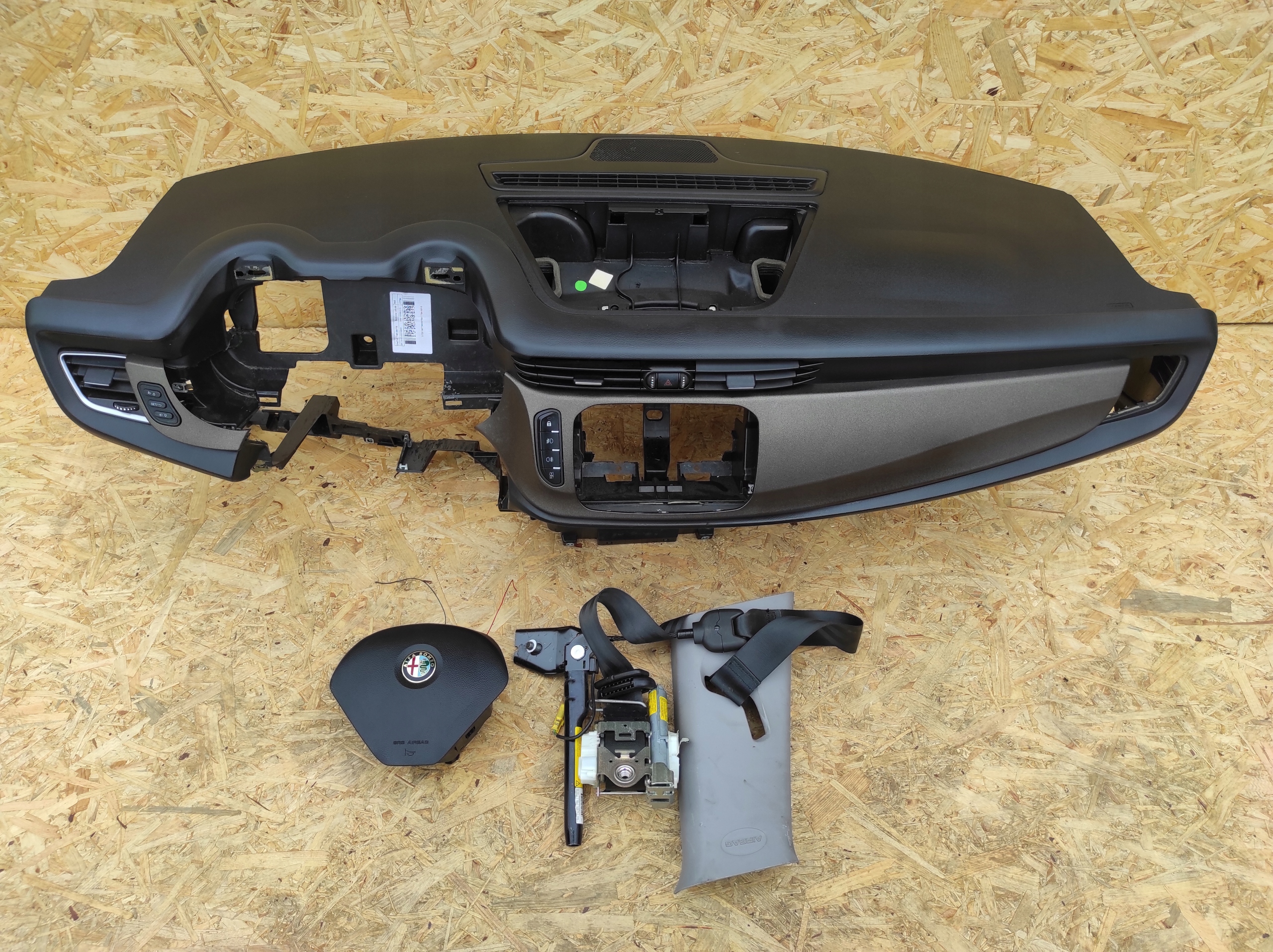 торпеда консоль ALFA ROMEO GIULIETTA РЕСТАЙЛИНГ