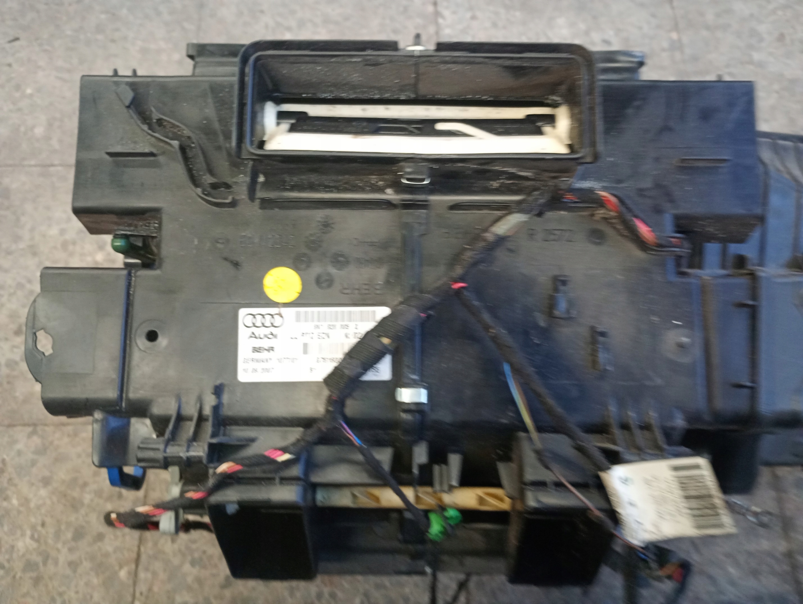 8k1820005q радиатор отопителя Audi A4 B8